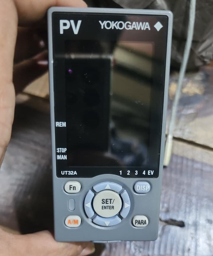 YOKOGAWA PV UT32A TEMPERATURE CONTROLLER in Pakistan