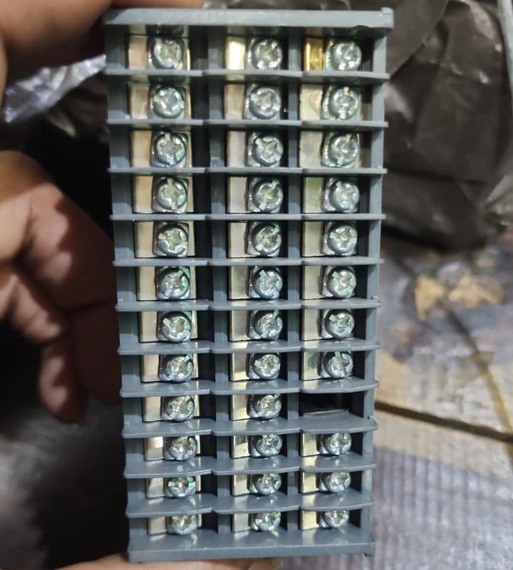 YOKOGAWA PV UT32A TEMPERATURE CONTROLLER in Pakistan thumbnail 4