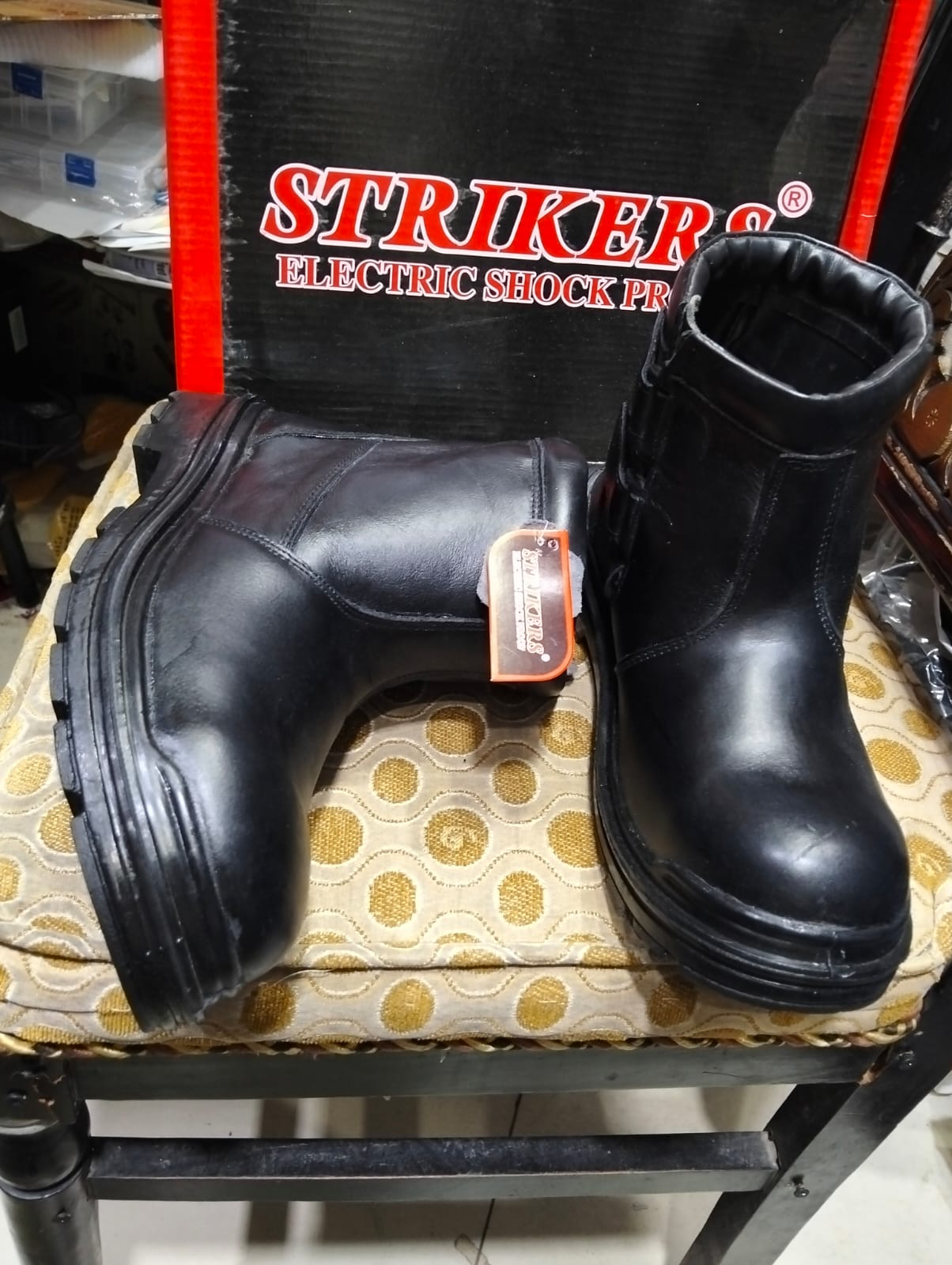 STRIKERS Electric Shock Proof Safety Boots in Pakistan thumbnail 5