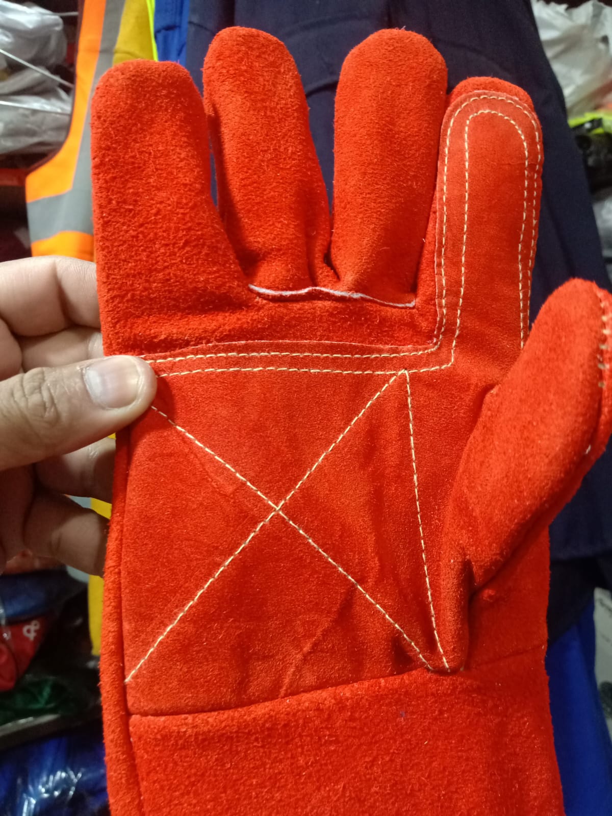 F500 HEAT-RESISTANT GLOVES  for welding and oven cocking work in Pakistan
