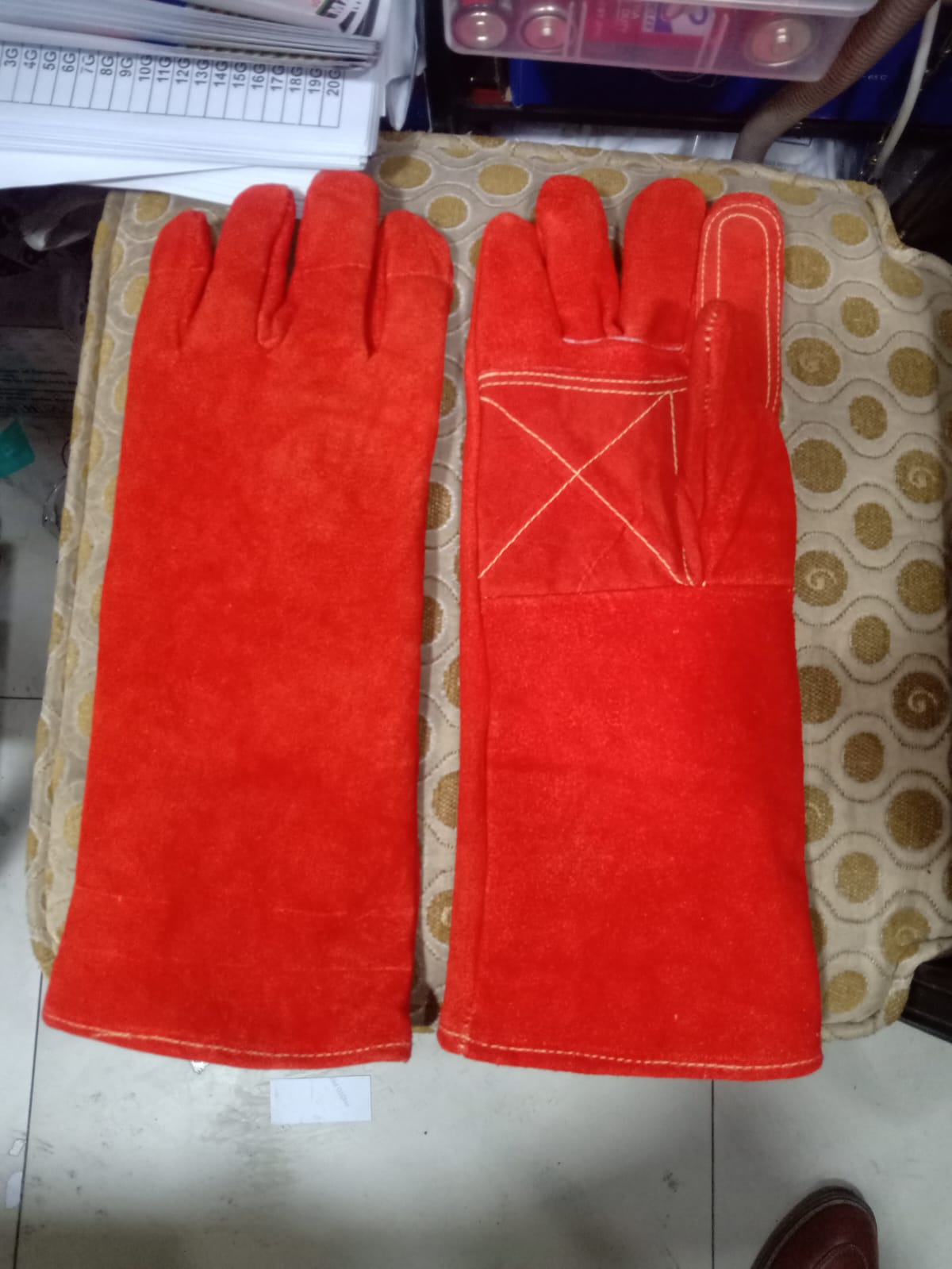 F500 HEAT-RESISTANT GLOVES  for welding and oven cocking work in Pakistan thumbnail 2
