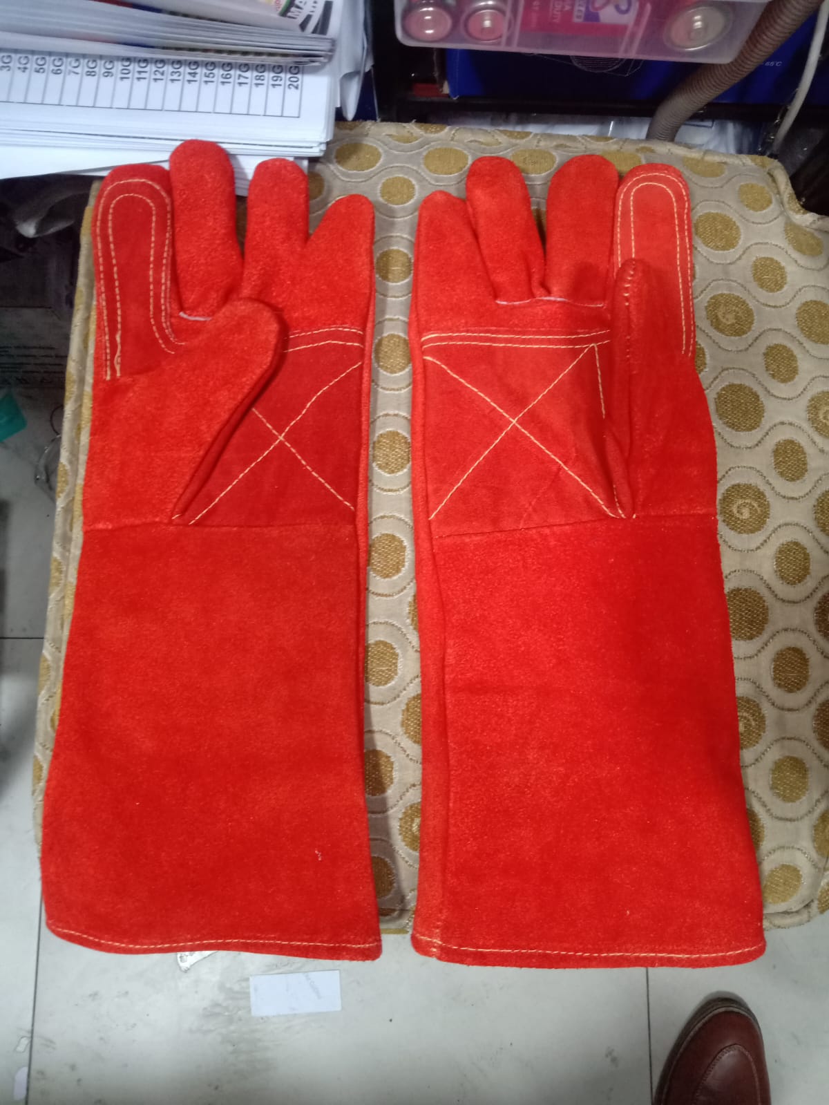 F500 HEAT-RESISTANT GLOVES  for welding and oven cocking work in Pakistan thumbnail 4