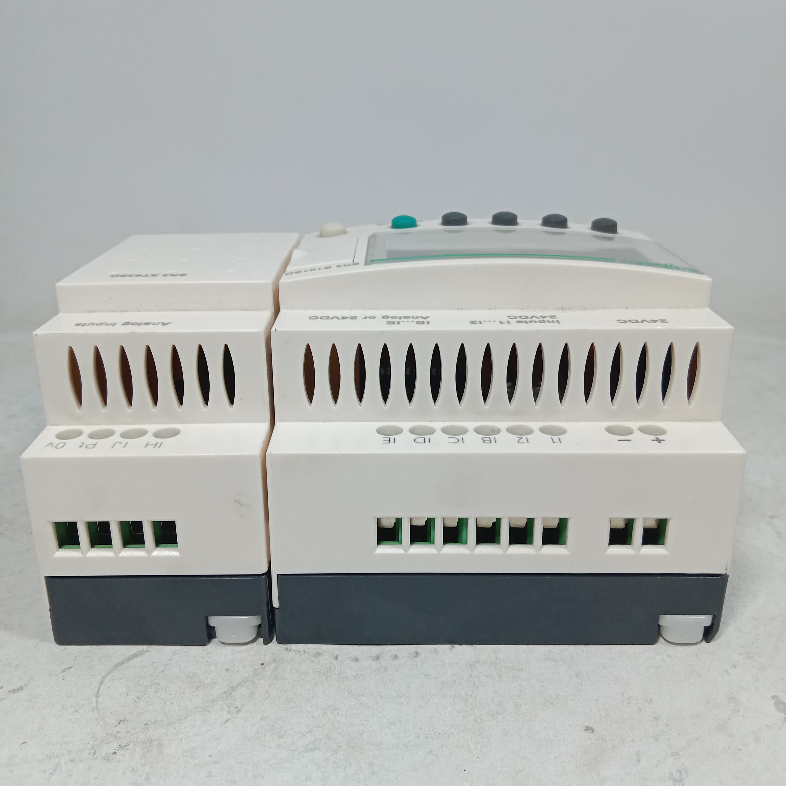Schneider SR3 B101BD Programmable Logic Controller Module in Pakistan thumbnail 3