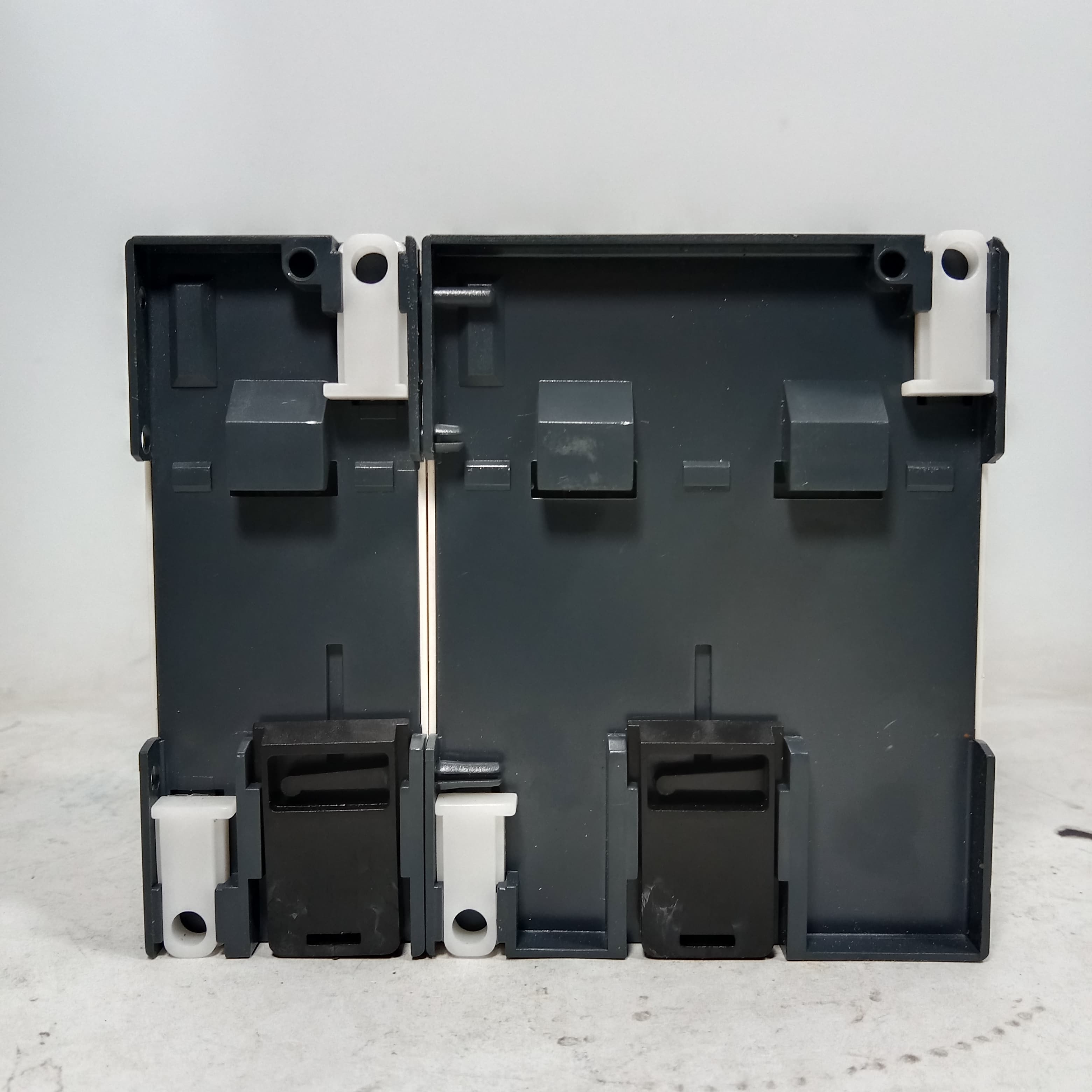 Schneider SR3 B101BD Programmable Logic Controller Module in Pakistan thumbnail 6