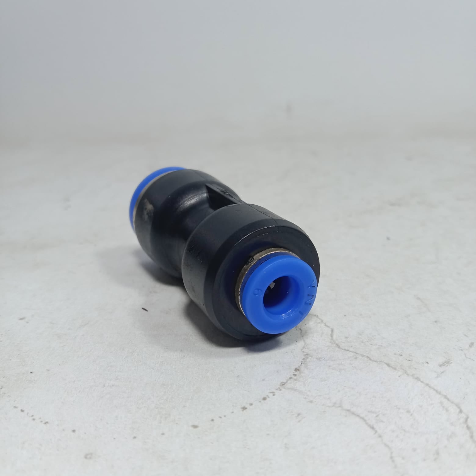 Pneumatic Reduced Union Connector 12×6 mm in Pakistan thumbnail 4