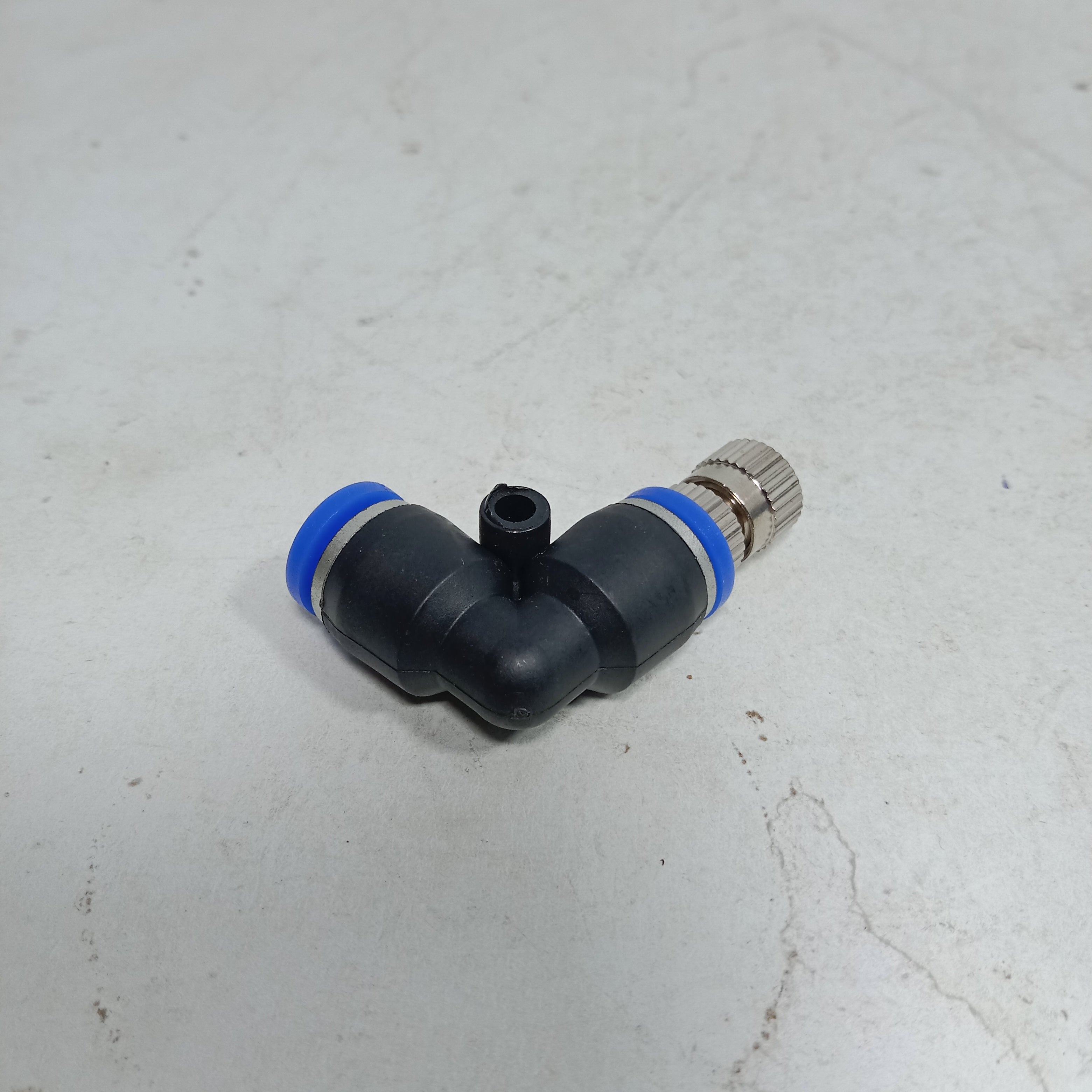 Pneumatic  Elbow + Misting Nozzle 6 mm in Pakistan thumbnail 2