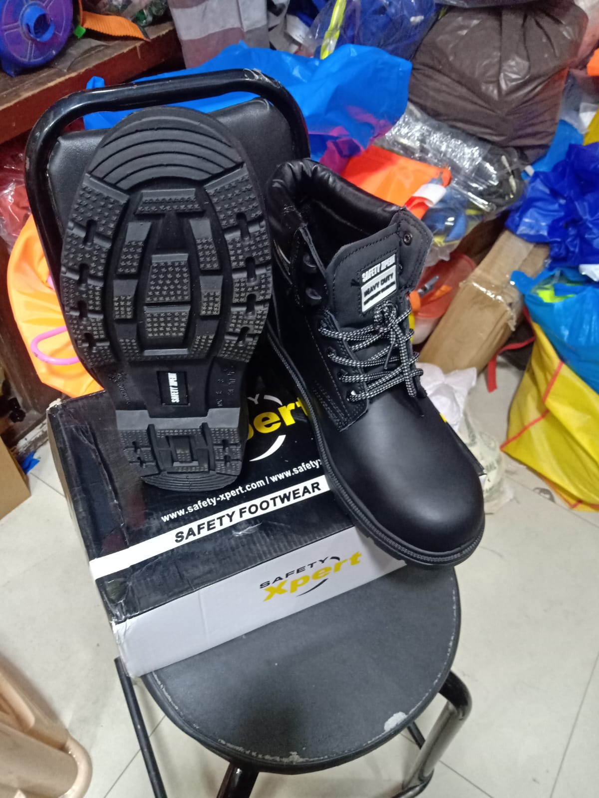 Black Leather Antislip and Heat-Resistant Safety Shoes in Pakistan thumbnail 2
