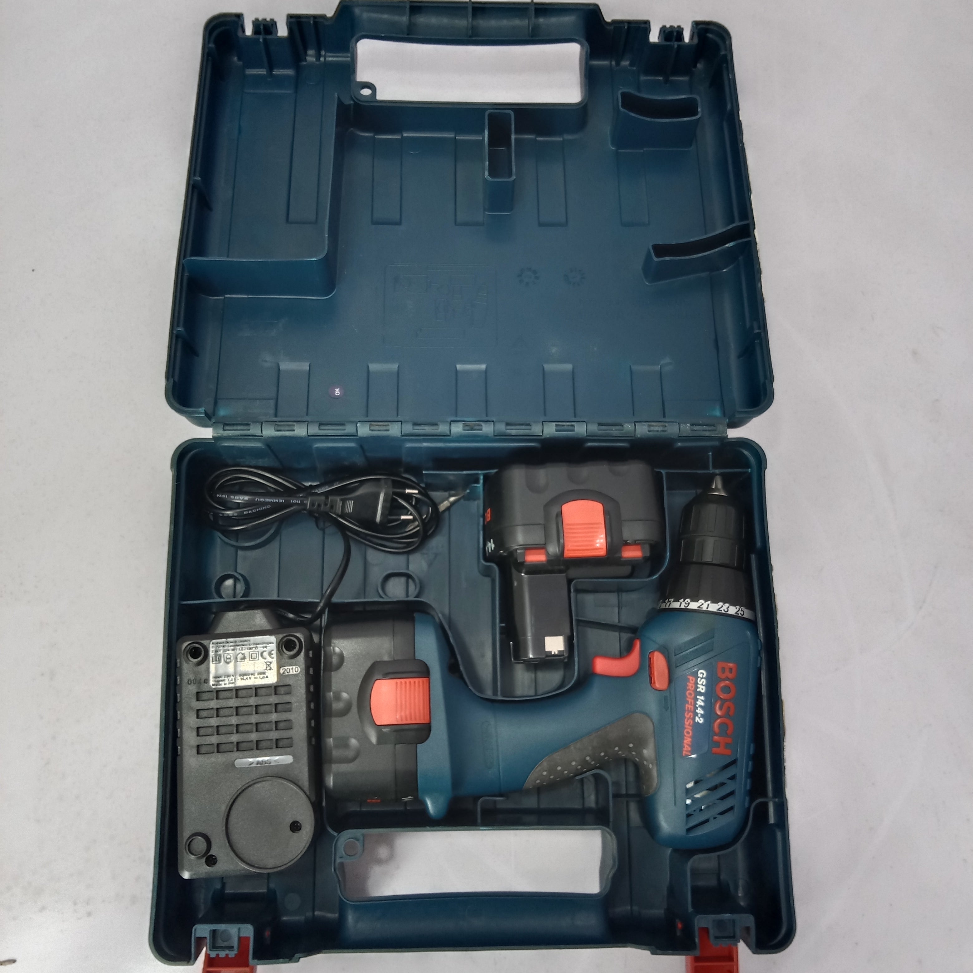 BOSCH GSR 14.4-2 Professional Drill Machine Used in fresh condition in Pakisttan thumbnail 3