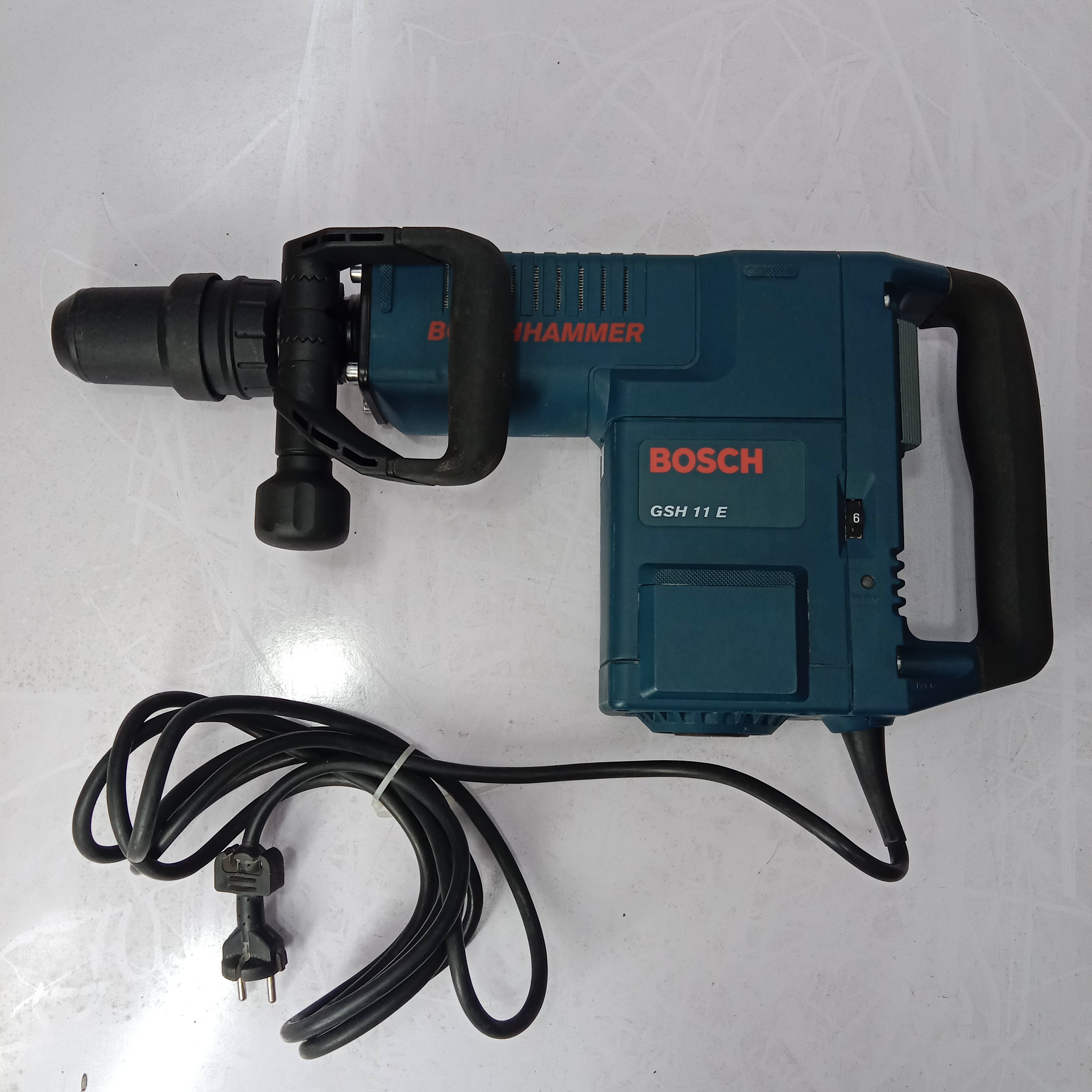 BOSCH GSH 11E Professional Drill Hammer Machine Used in fresh condition in Pakistan thumbnail 5