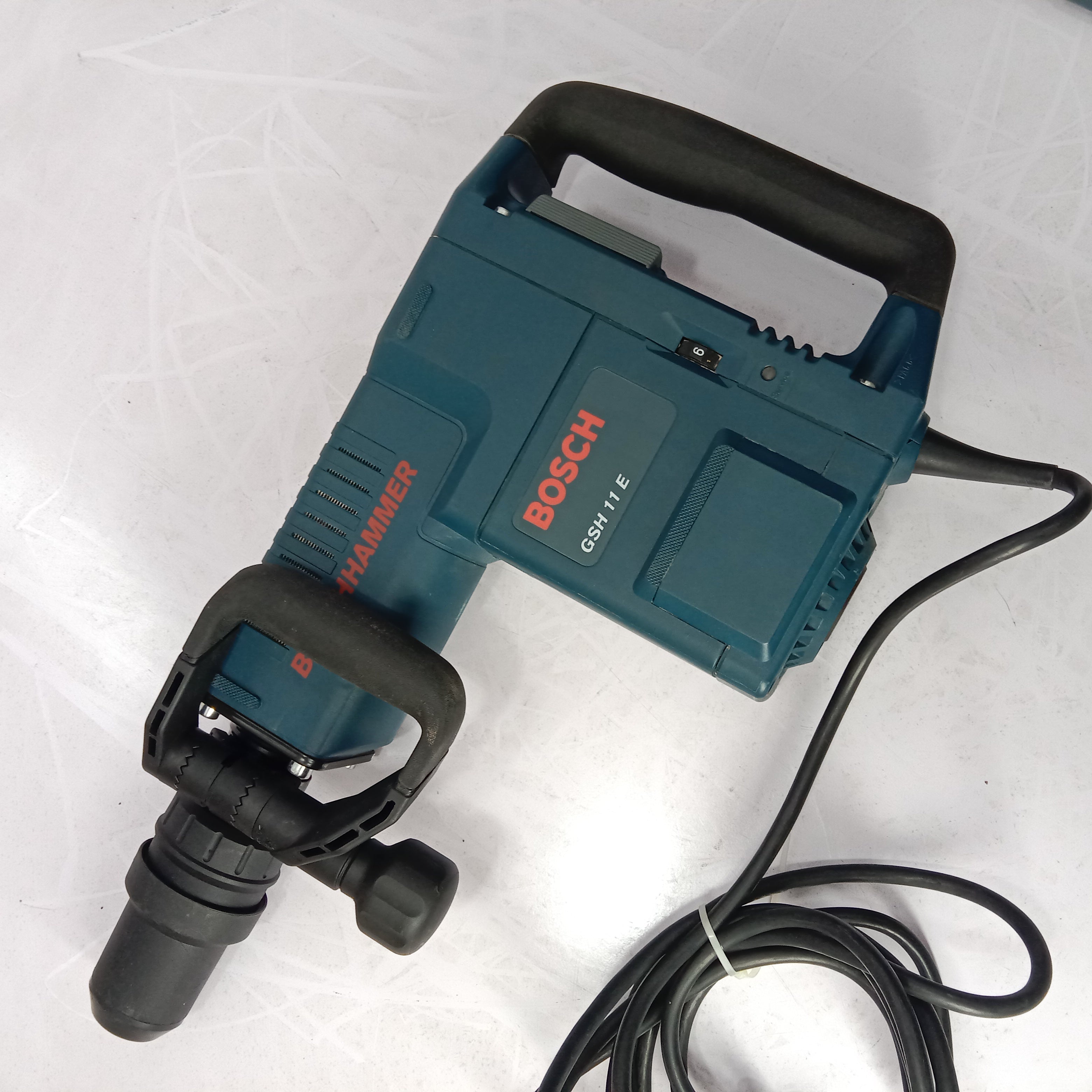 BOSCH GSH 11E Professional Drill Hammer Machine Used in fresh condition in Pakistan thumbnail 6