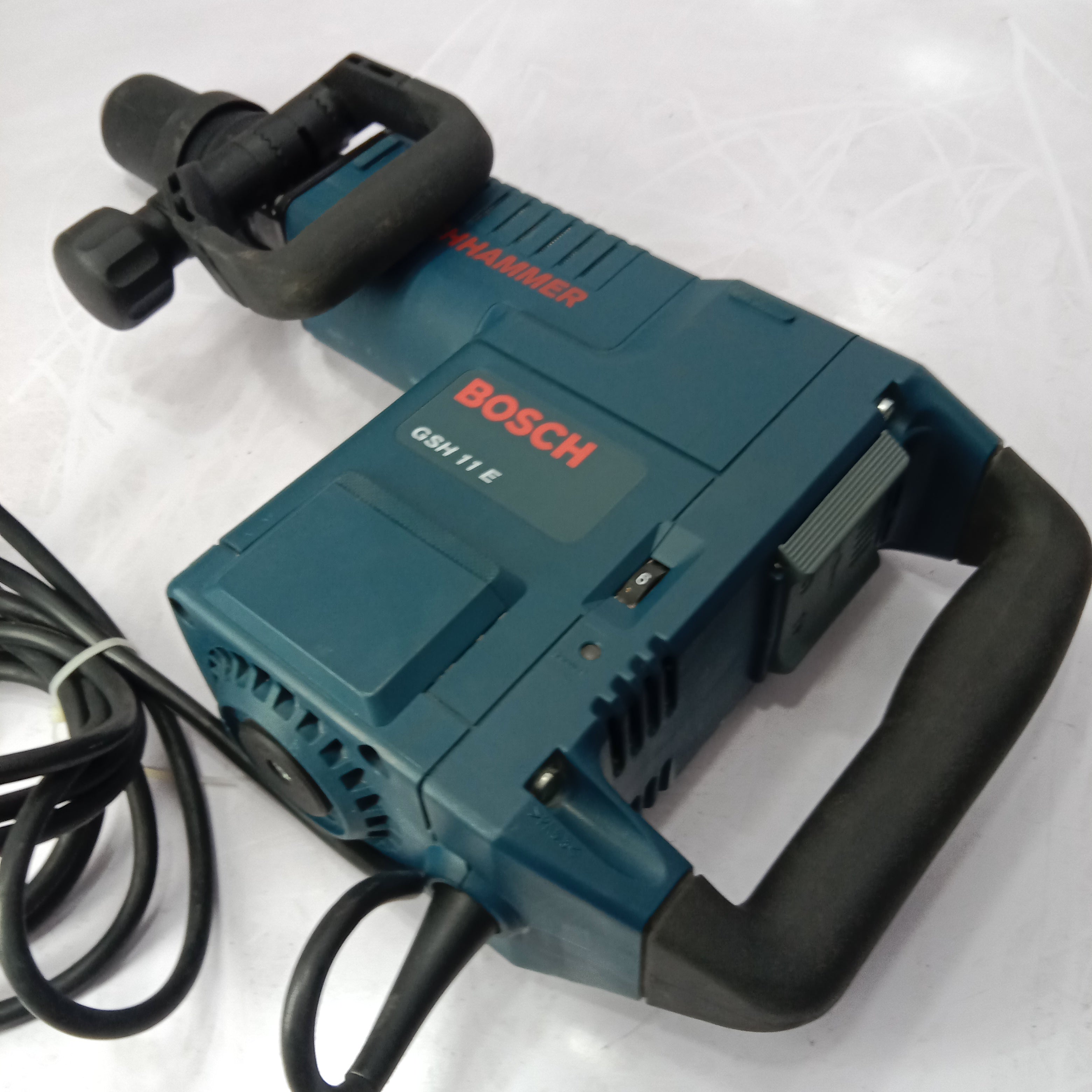 BOSCH GSH 11E Professional Drill Hammer Machine Used in fresh condition in Pakistan thumbnail 8