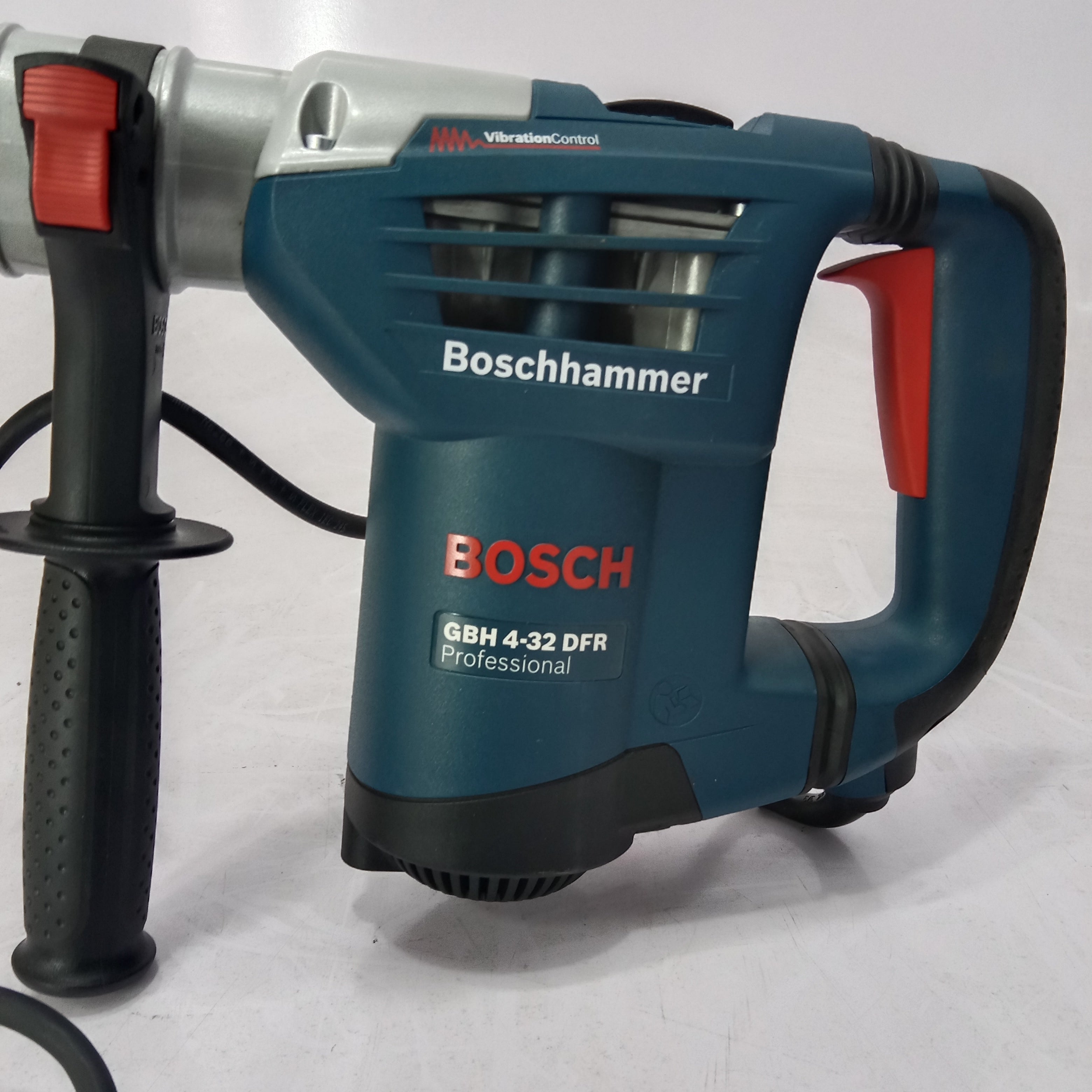 BOSCH GBH 4-32 DFR Professional Drill Hammer Machine Used in fresh condition in Pakistan thumbnail 7