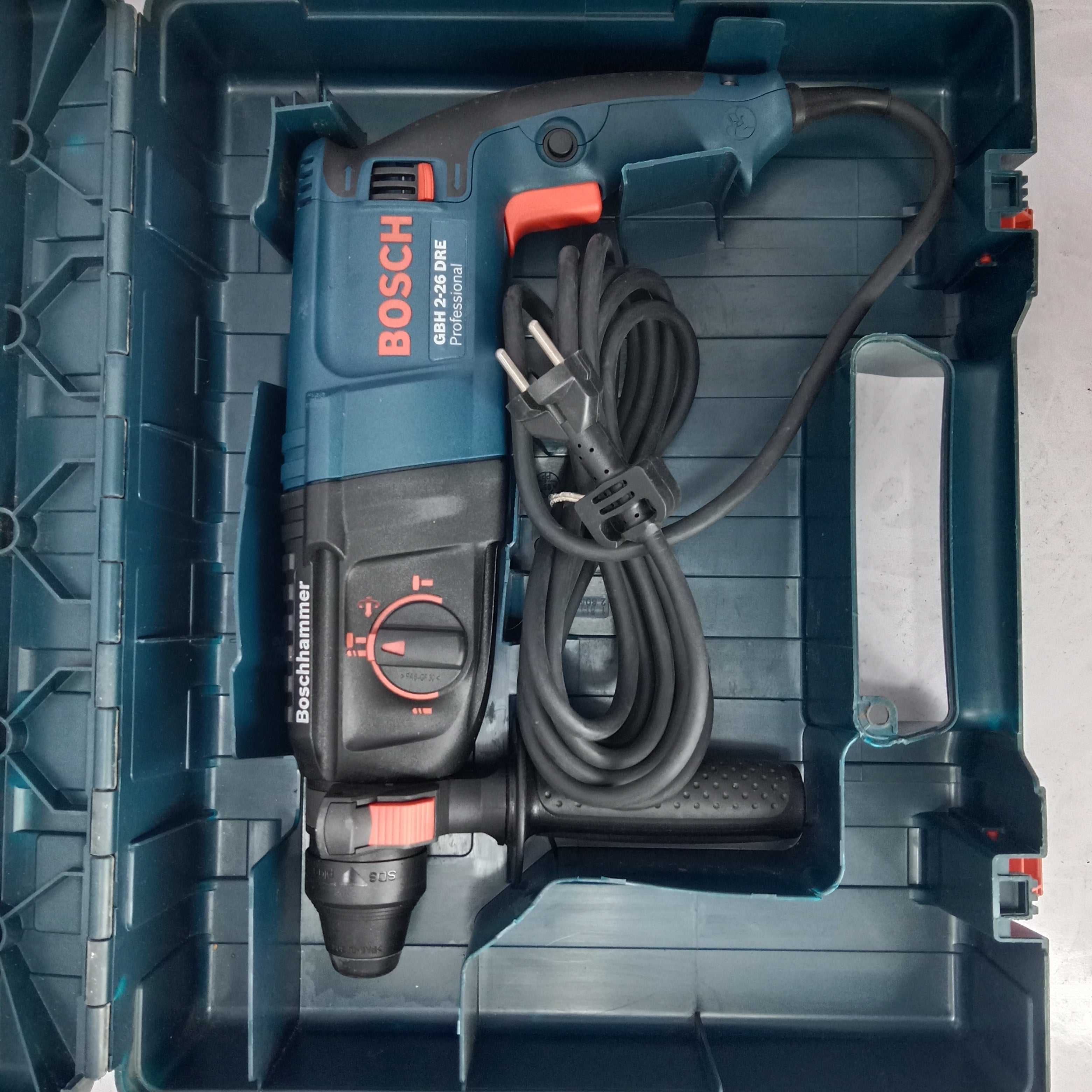 BOSCH GBH 2-26 DRE Professional Drill Hammer Machine Used in fresh condition in Pakistan thumbnail 6