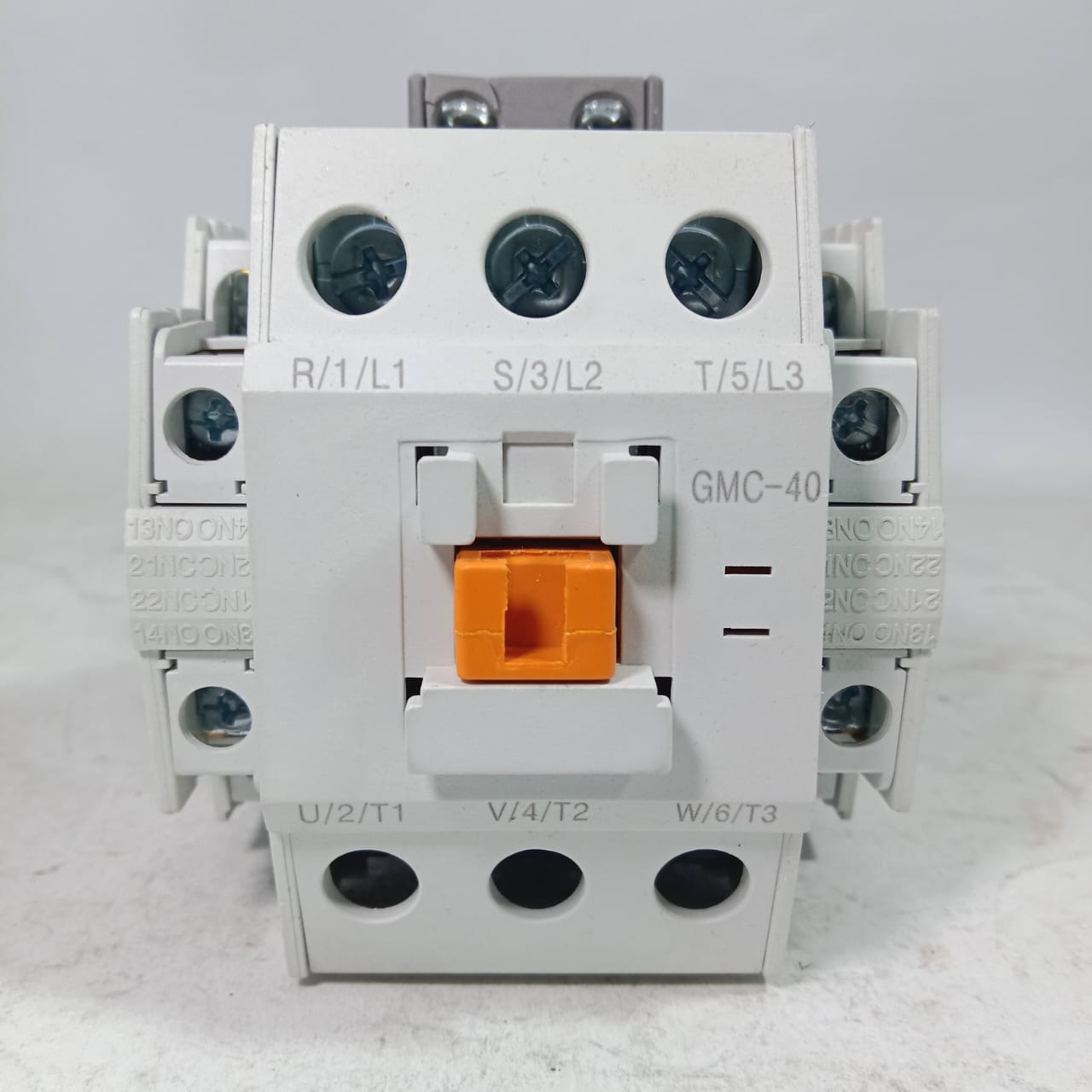 LS GMC-40 3-Pole MAGNETIC CONTACTOR in Pakistan