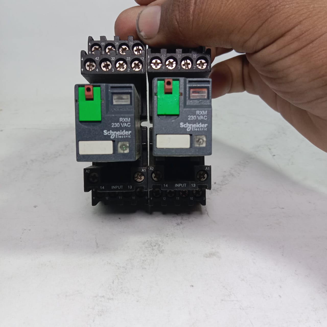Schneider RXM4AB2 Miniature Relay with Telemecanique RXZE2M114M socket in Pakistan thumbnail 2