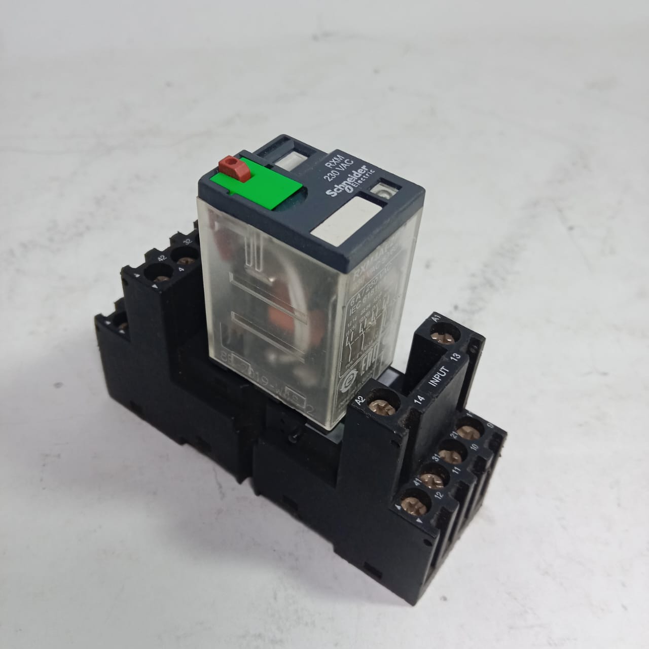 Schneider RXM4AB2 Miniature Relay with Telemecanique RXZE2M114M socket in Pakistan thumbnail 3