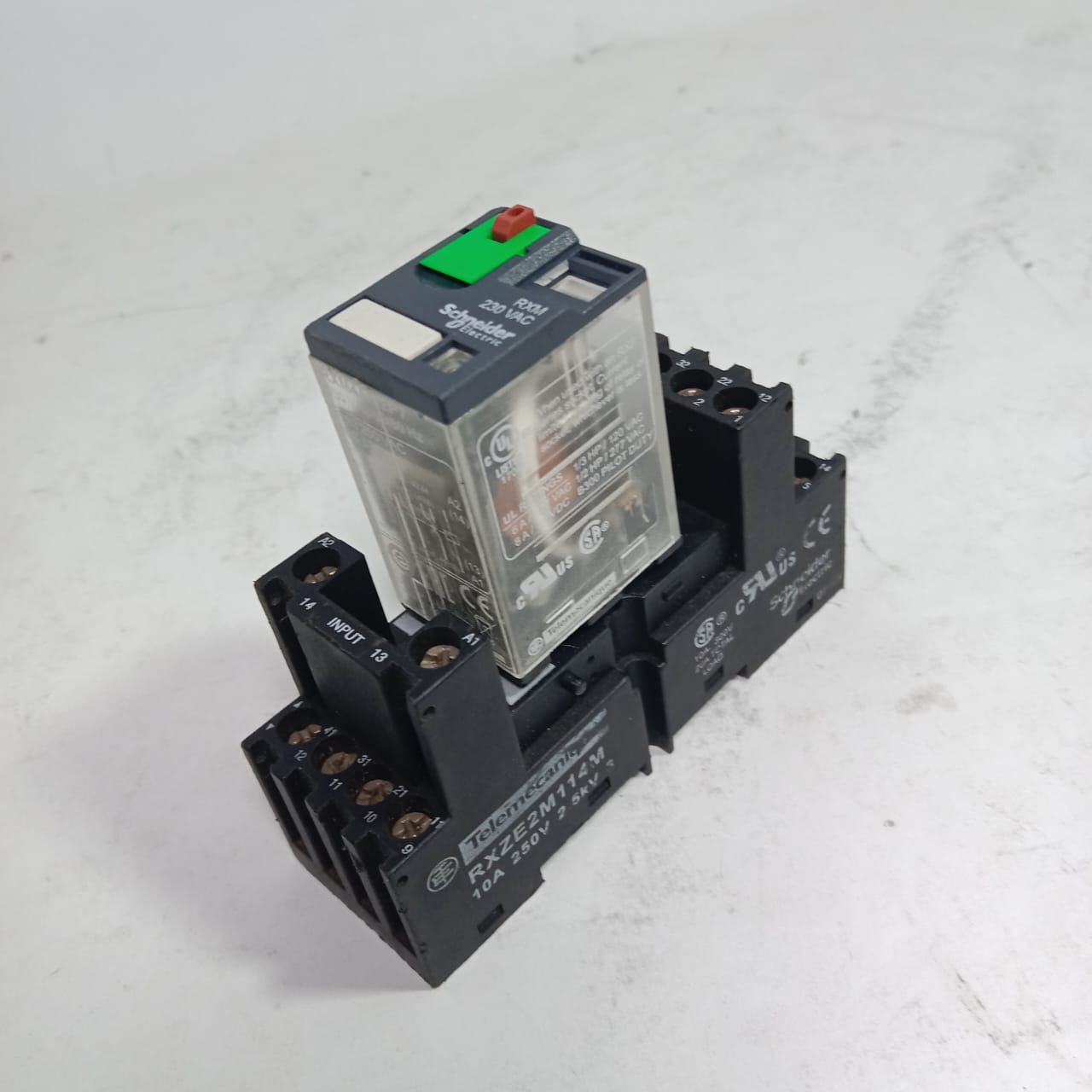Schneider RXM4AB2 Miniature Relay with Telemecanique RXZE2M114M socket in Pakistan thumbnail 4