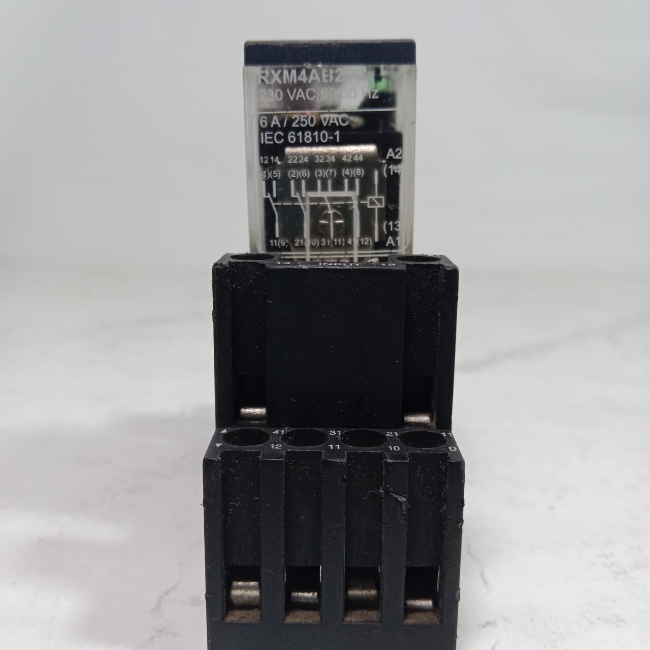 Schneider RXM4AB2 Miniature Relay with Telemecanique RXZE2M114M socket in Pakistan thumbnail 5