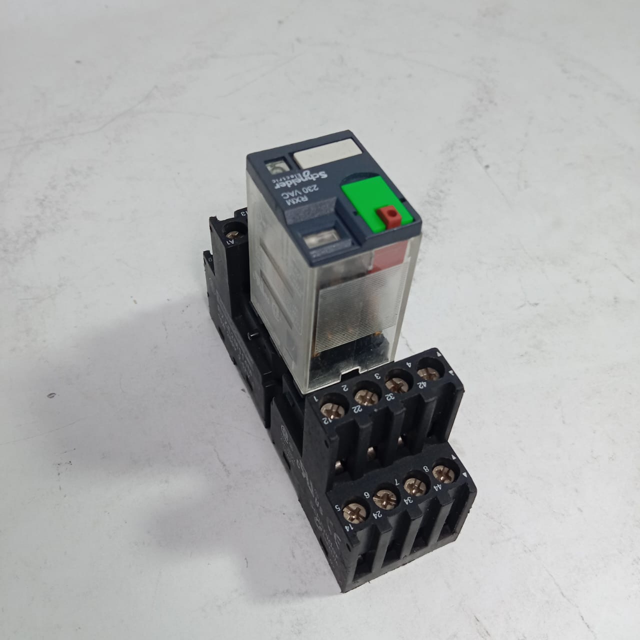 Schneider RXM4AB2 Miniature Relay with Telemecanique RXZE2M114M socket in Pakistan thumbnail 7