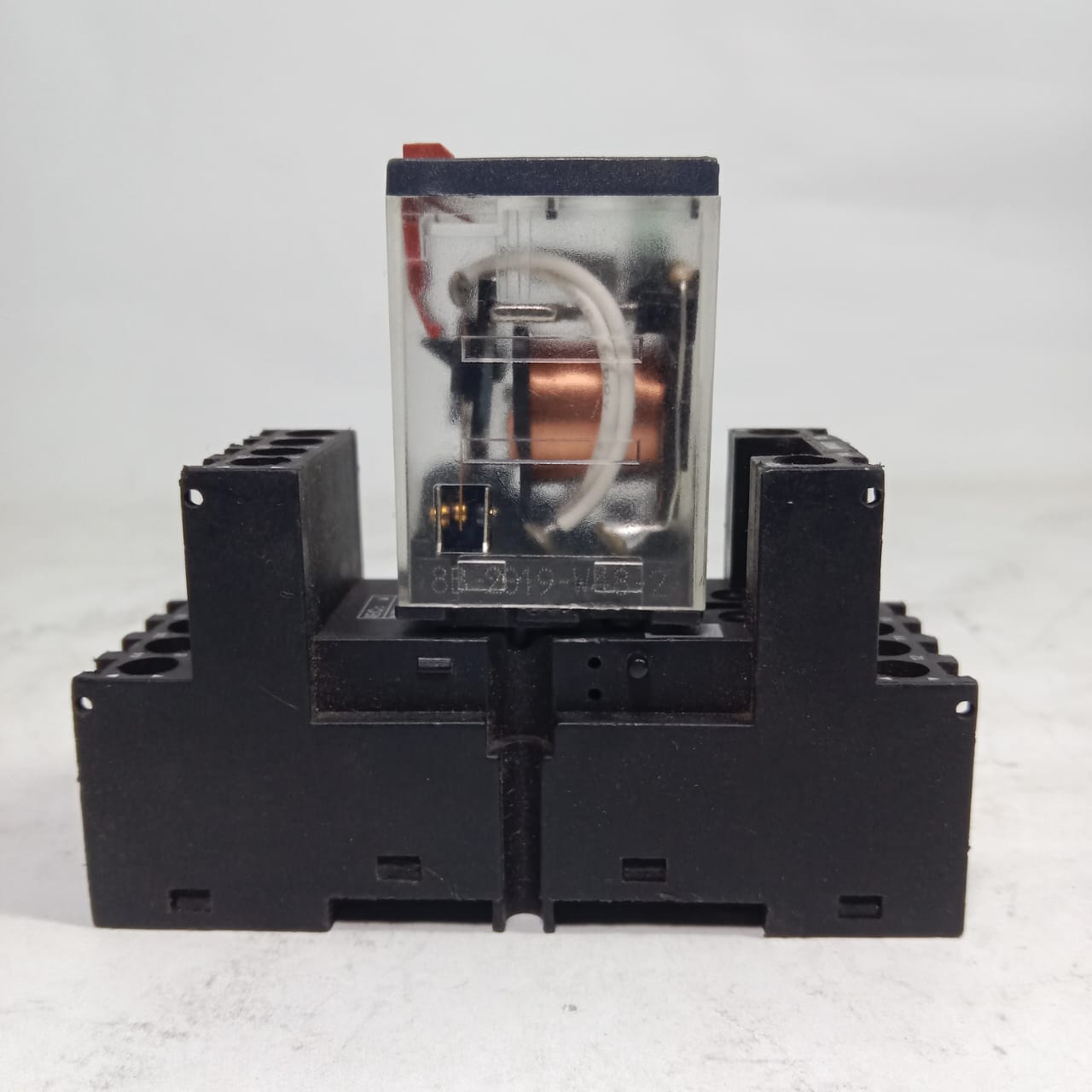 Schneider RXM4AB2 Miniature Relay with Telemecanique RXZE2M114M socket in Pakistan thumbnail 8