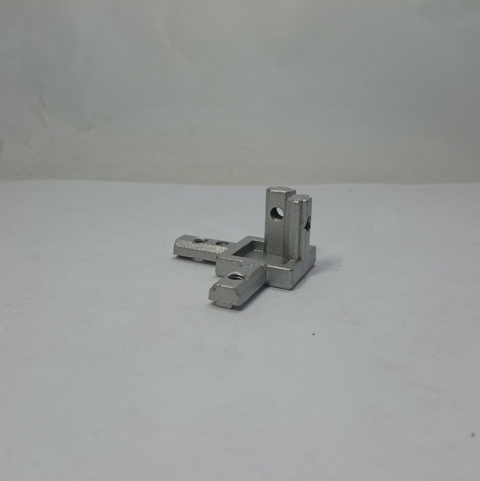 3-Way End Corner Bracket Connector in Pakistan - 20x20 thumbnail 3