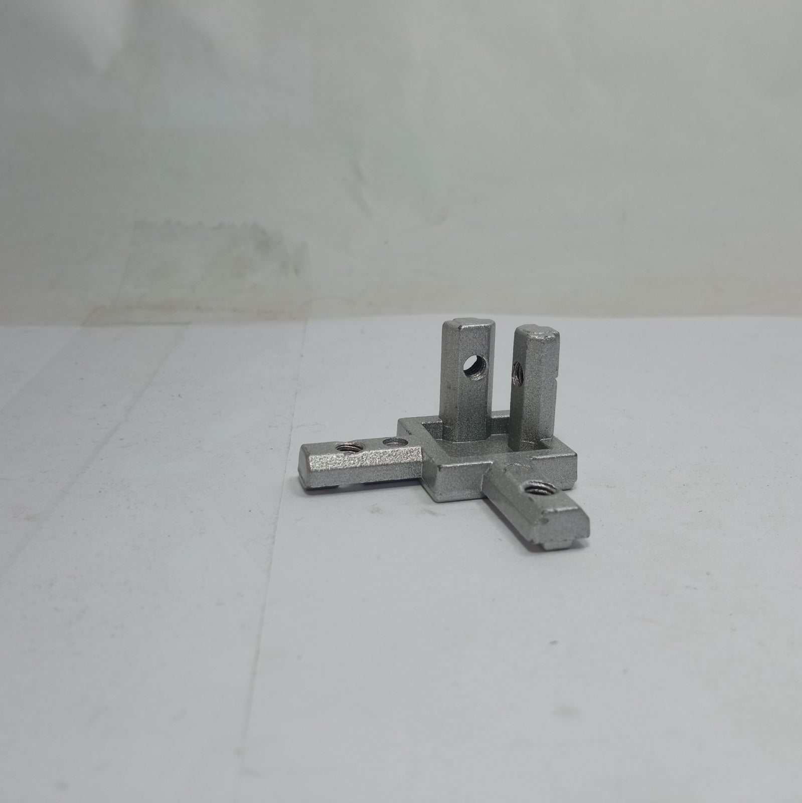 3-Way End Corner Bracket Connector in Pakistan - 40x40 thumbnail 2