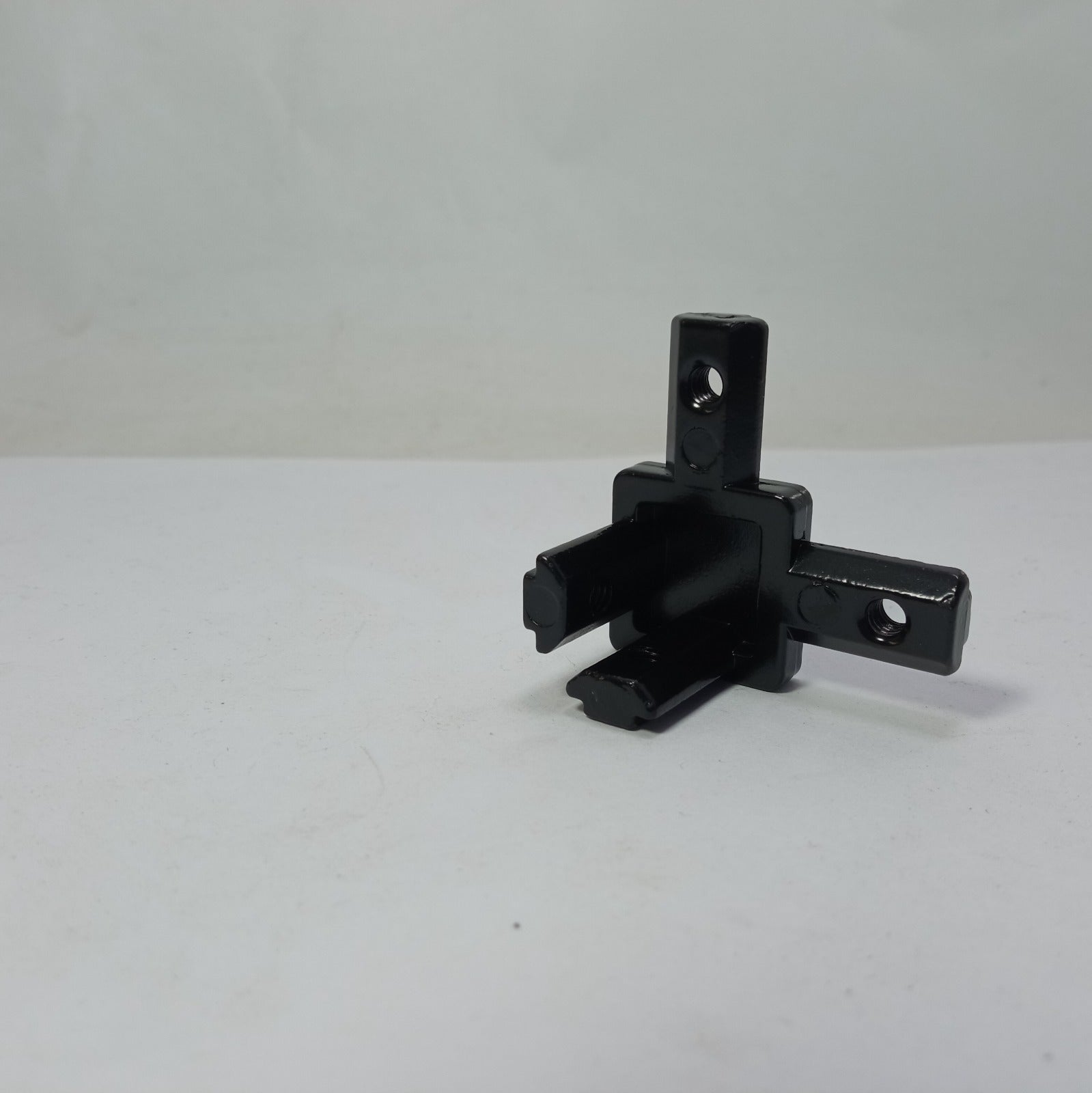 3-Way End Corner Bracket Connector in Pakistan - 40x40 thumbnail 4