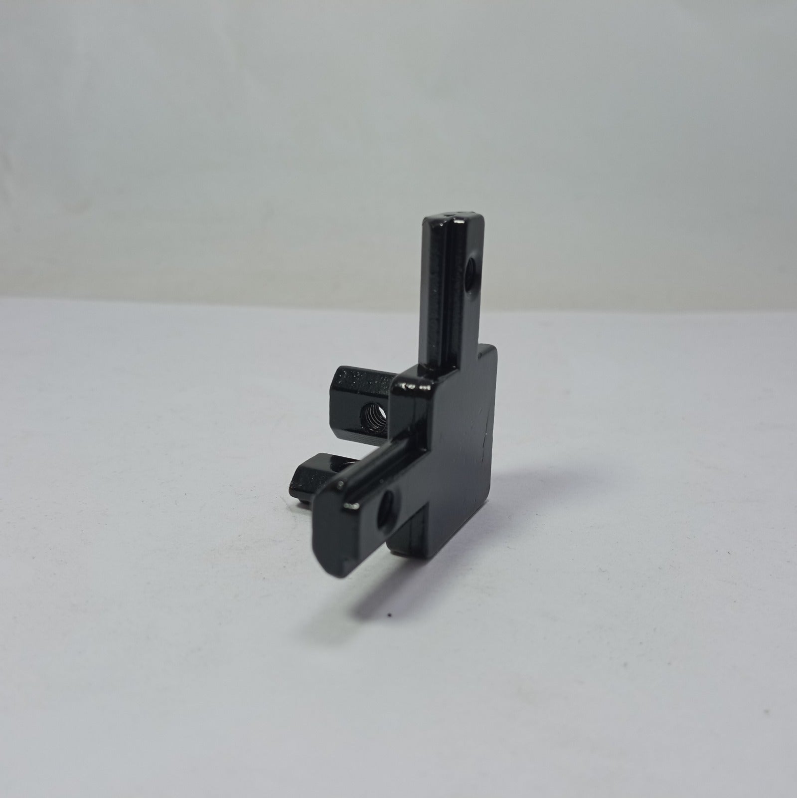 3-Way End Corner Bracket Connector in Pakistan - 40x40 thumbnail 6