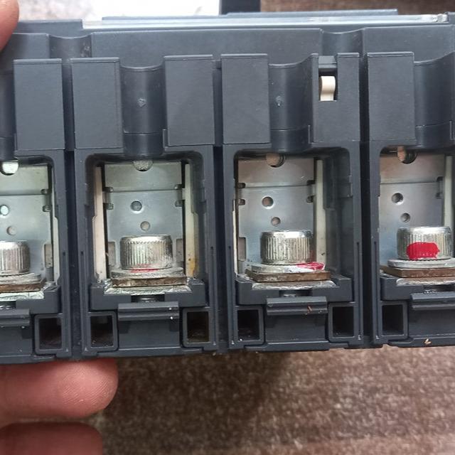 Schneider NSX 250F 4pol 250A MCCB Circuit Breaker USED in Pakistan - 100A thumbnail 3