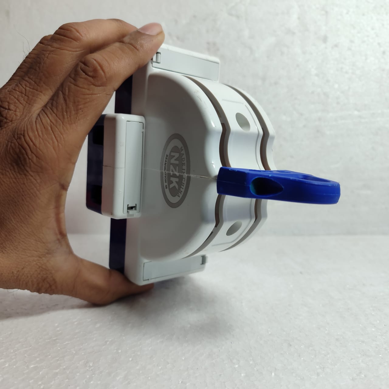 NZK 2 Pole 32A-225A Manual Change Over Knife Switch in Pakistan - 32A thumbnail 8