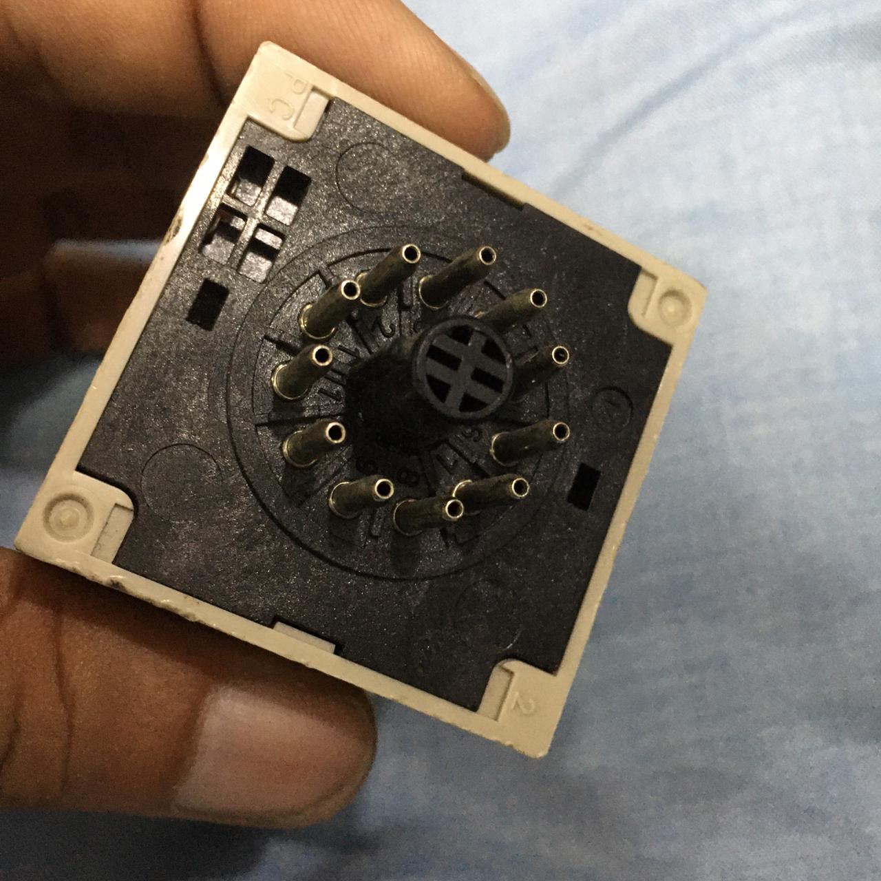 OMRON E5CS-RPU-W Temperture Controller in Pakistan thumbnail 3