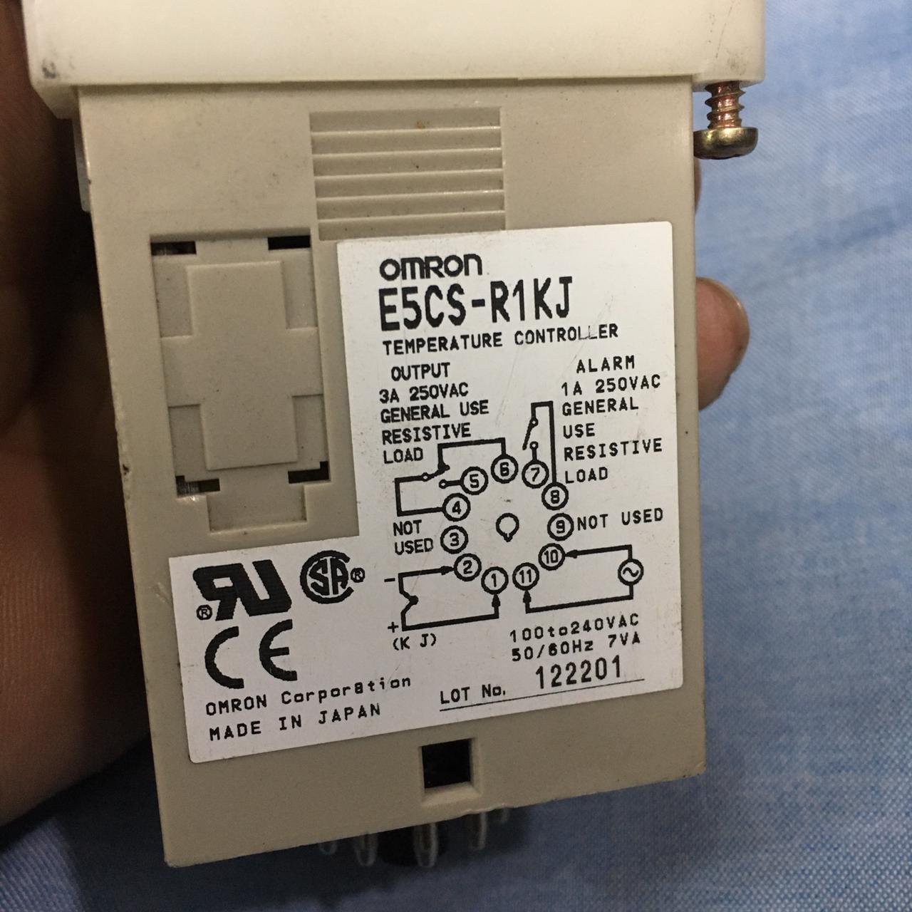 OMRON E5CS-RPU-W Temperture Controller in Pakistan thumbnail 6