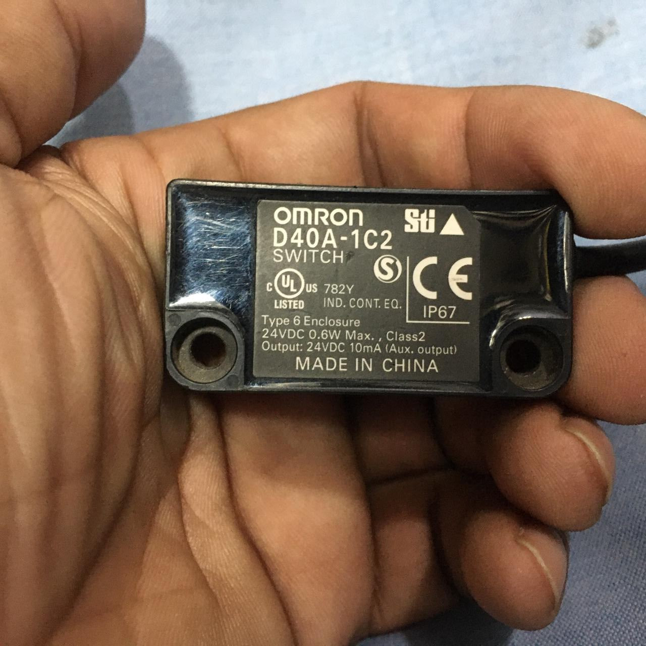 OMRON D40A-1C2 Safety Switch used  in Pakistan thumbnail 2