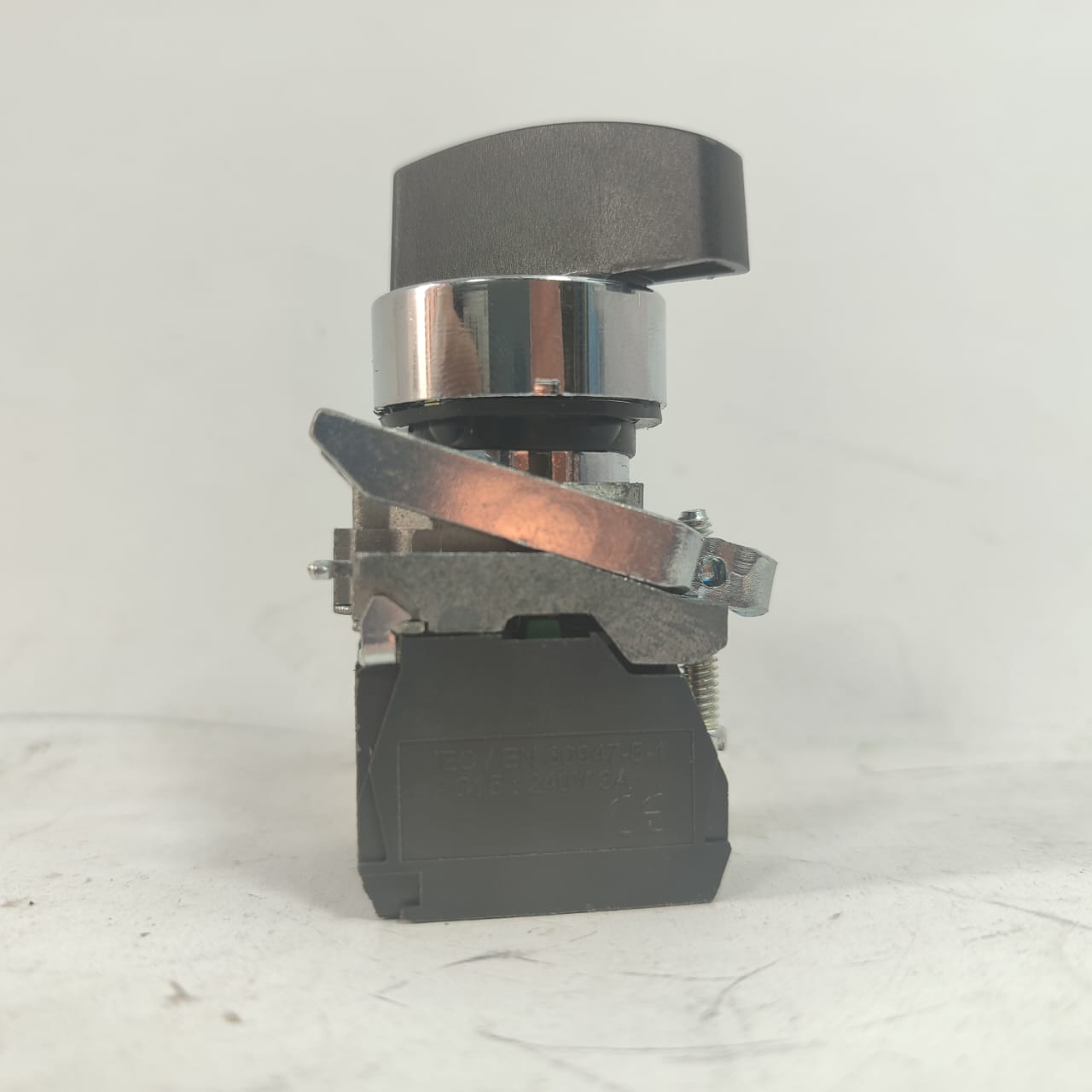 Schneider ZBE-101 Selector Switch in Pakistan thumbnail 5