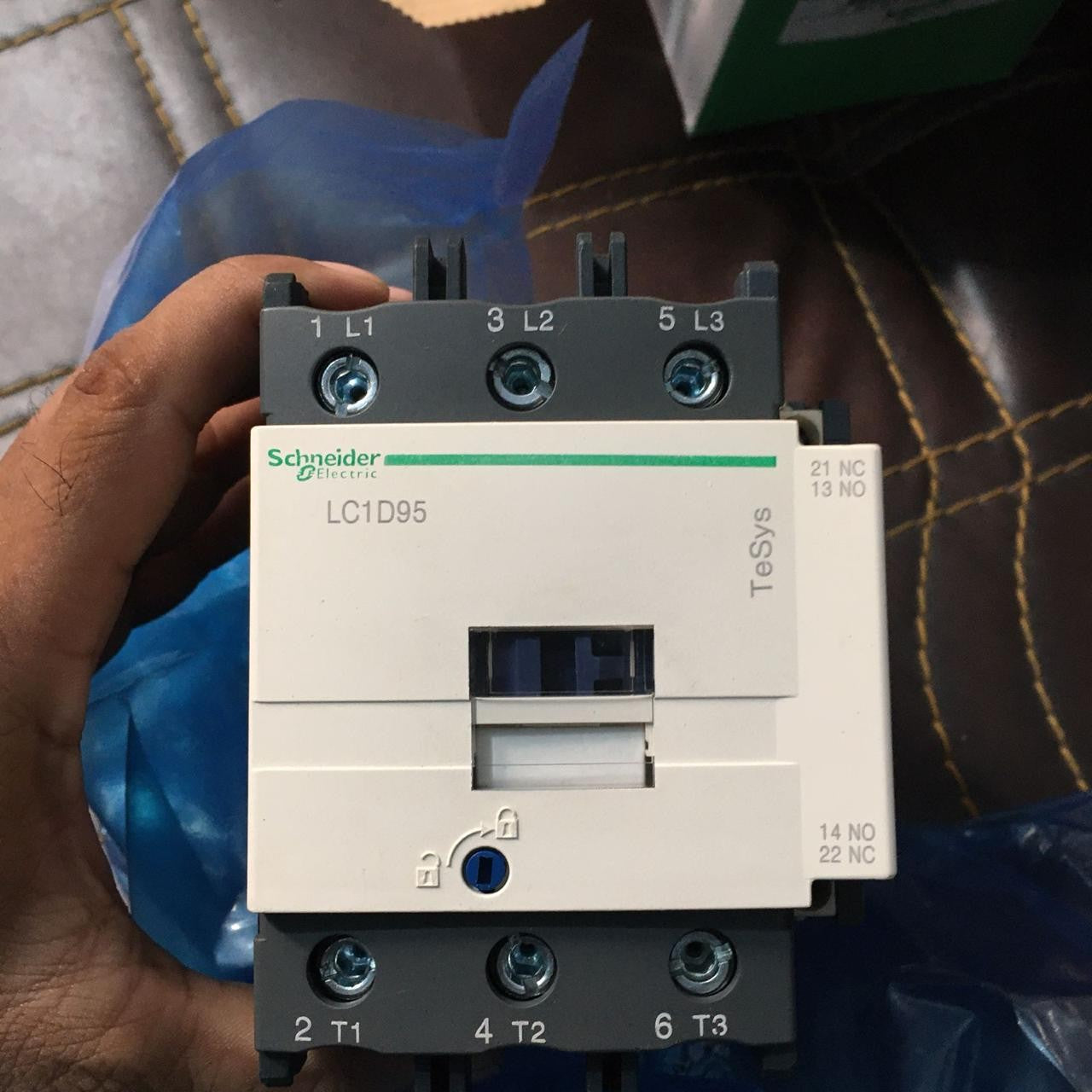Schneider LC1D95 AC Power Contactor used item  in Pakistan thumbnail 2