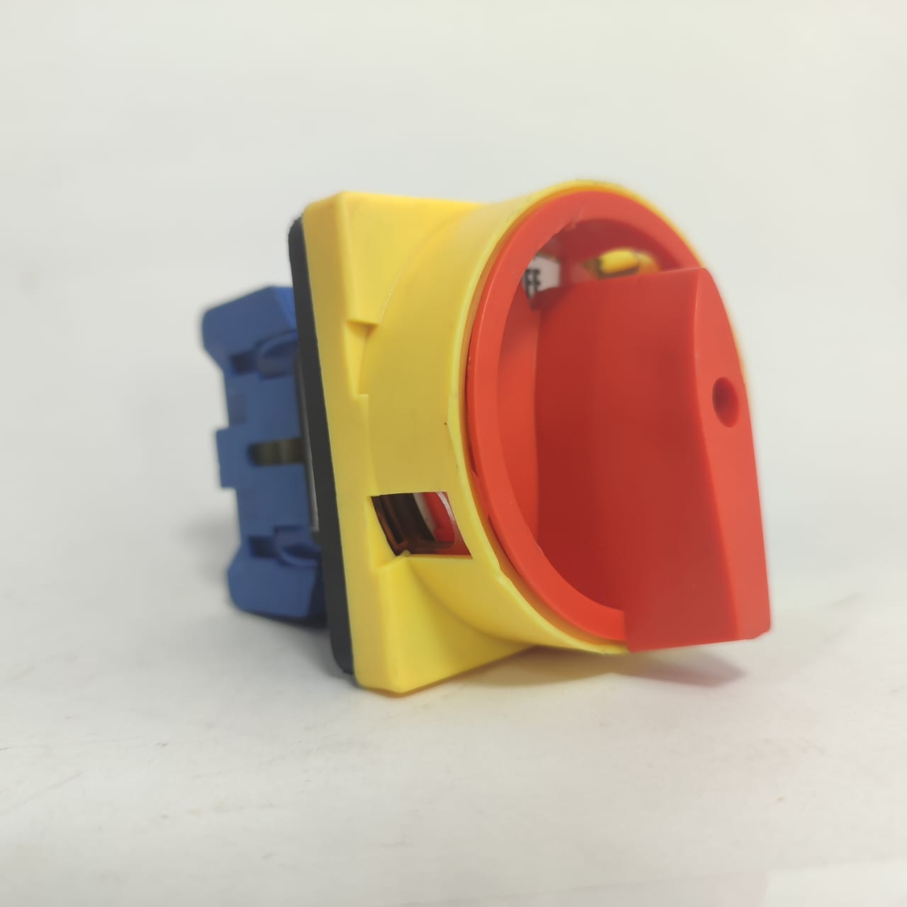 CHSO.M 3-Pole Circuit Breaker 2-Position Cam Rotary Power On-Off Switch  in Pakistan - 25A thumbnail 2