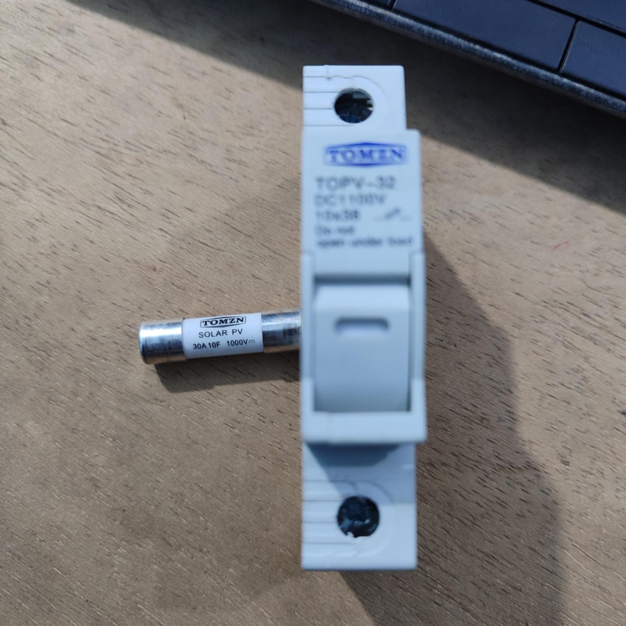 TOMZN TOPV-32X DC 1100V PV Fuses for Solar System Protection in Pakistan thumbnail 2