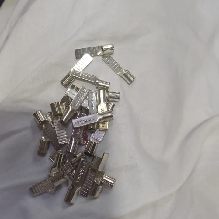 Non-Insulated flat Pin Lugs Breaker lugs  in Pakistan - 10mm thumbnail 2