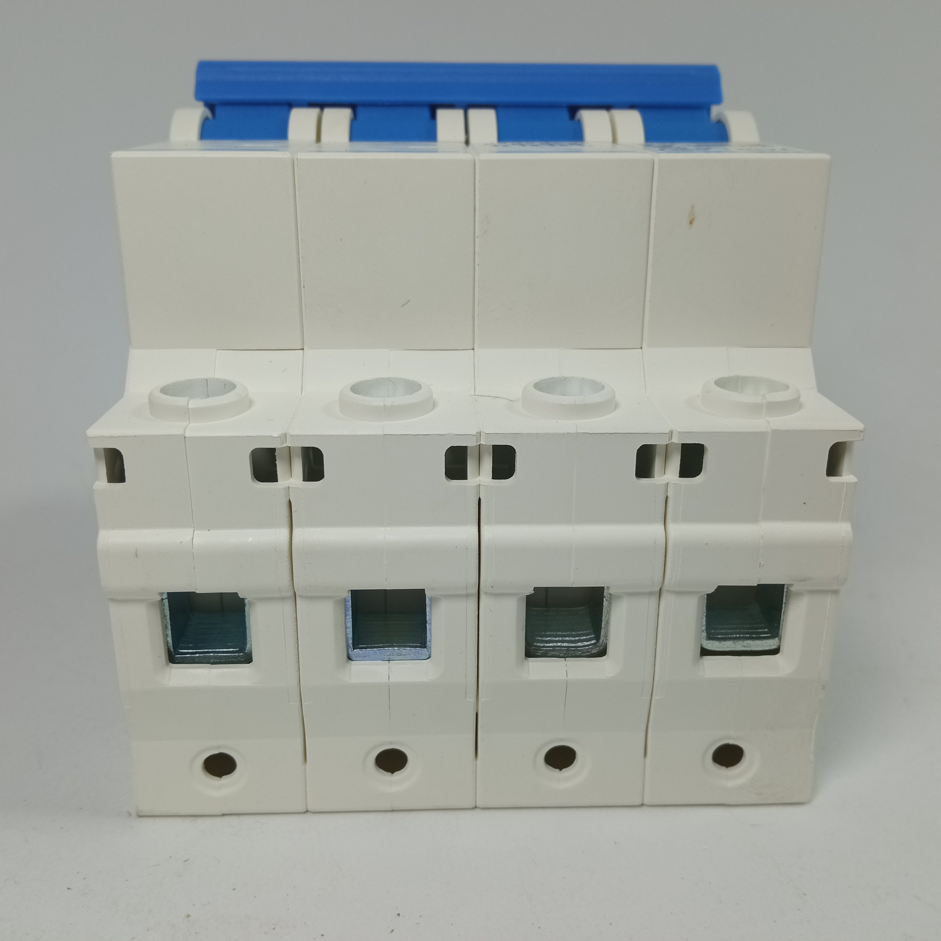 TOMZN TOB1-63H4P AC MCB C Type 230/400V~ 50HZ/60HZ 63A Mini Circuit Breaker in Pakistan - 40A thumbnail 4