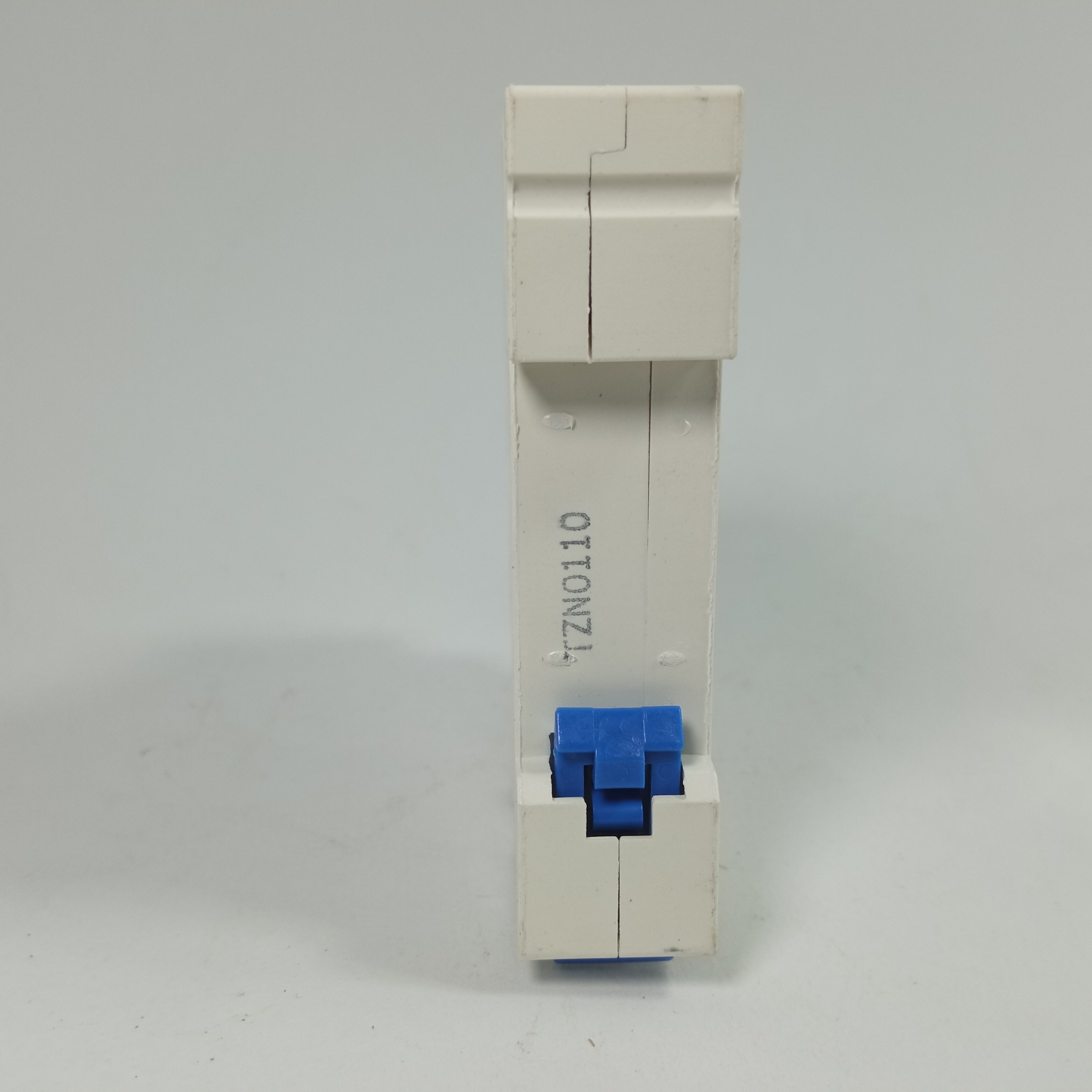 TOMZN DZ47‑63 , Miniature Circuit Breaker 1P 10A DIN Rail Mount 230V 400V in Pakistan - 10A thumbnail 4