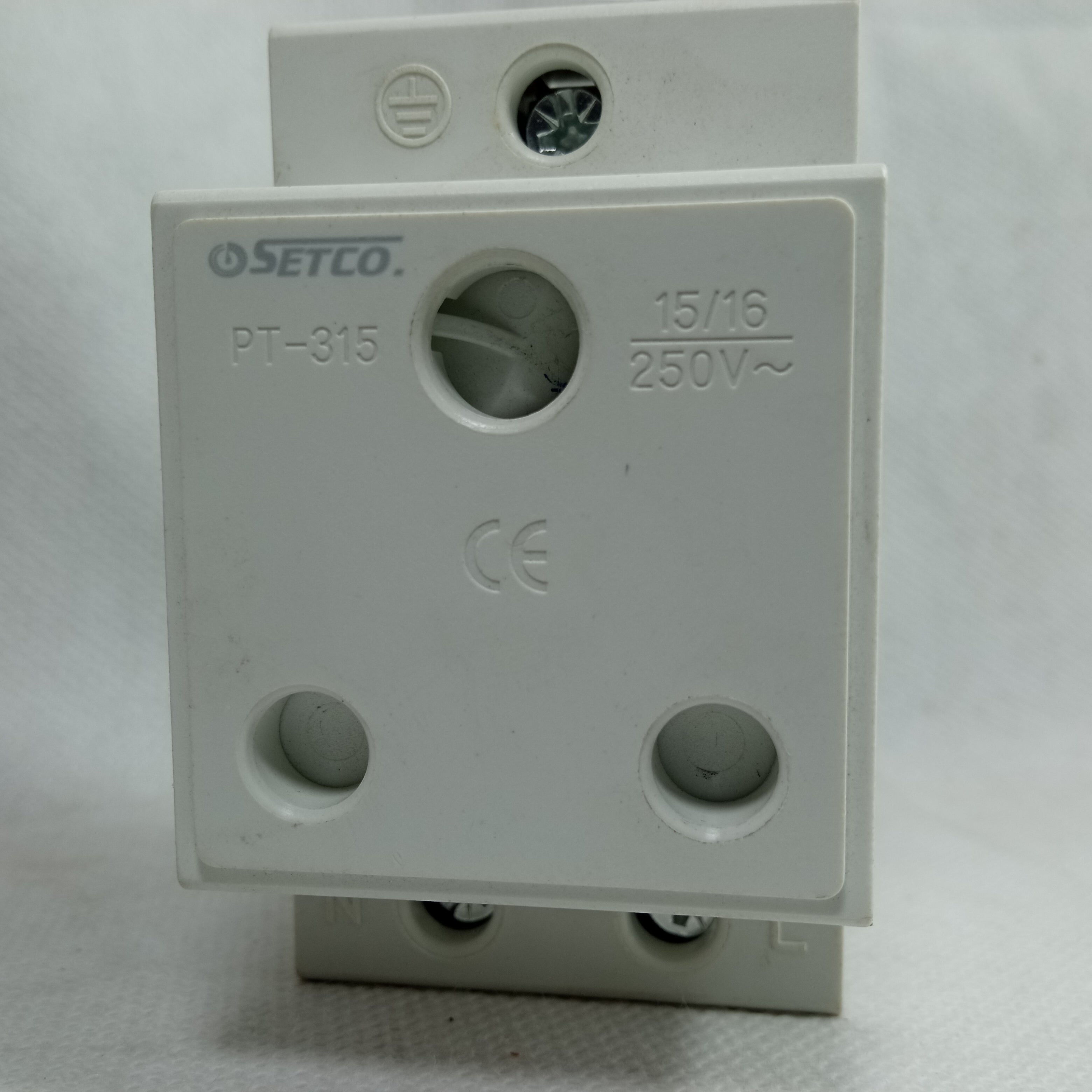 SETCO  Industrial Electrical Outlet  Socket 13A 250V Din Rail Modular Socket in Pakistan thumbnail 2