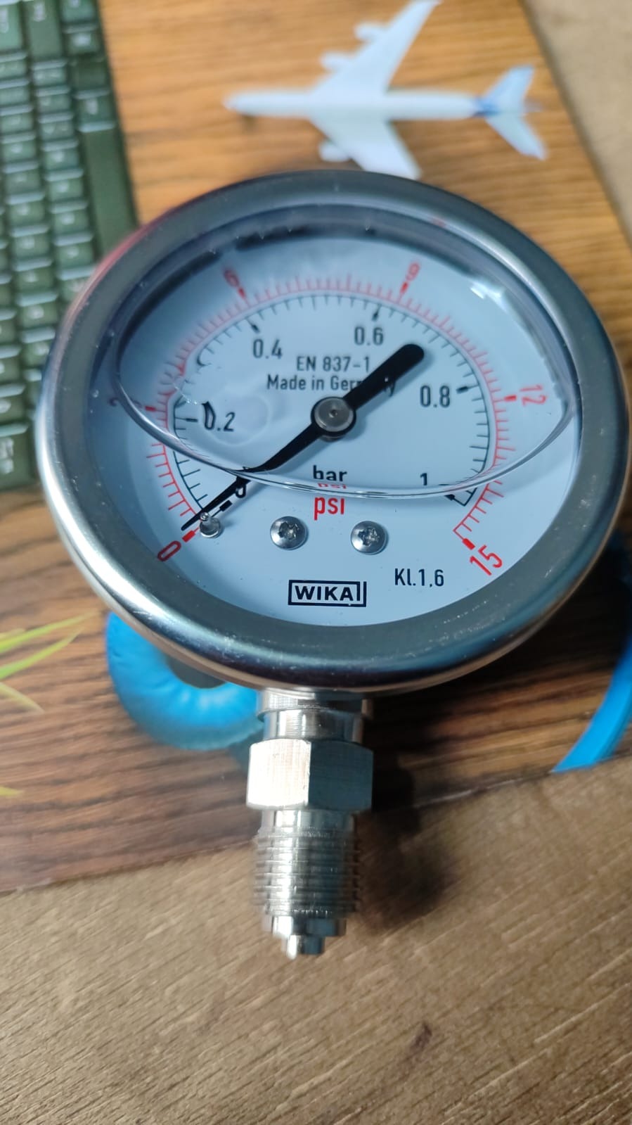 Air pressure gauge 2.5' (63 mm) * BSP 1/4 in Pakistan - 400BAR thumbnail 2