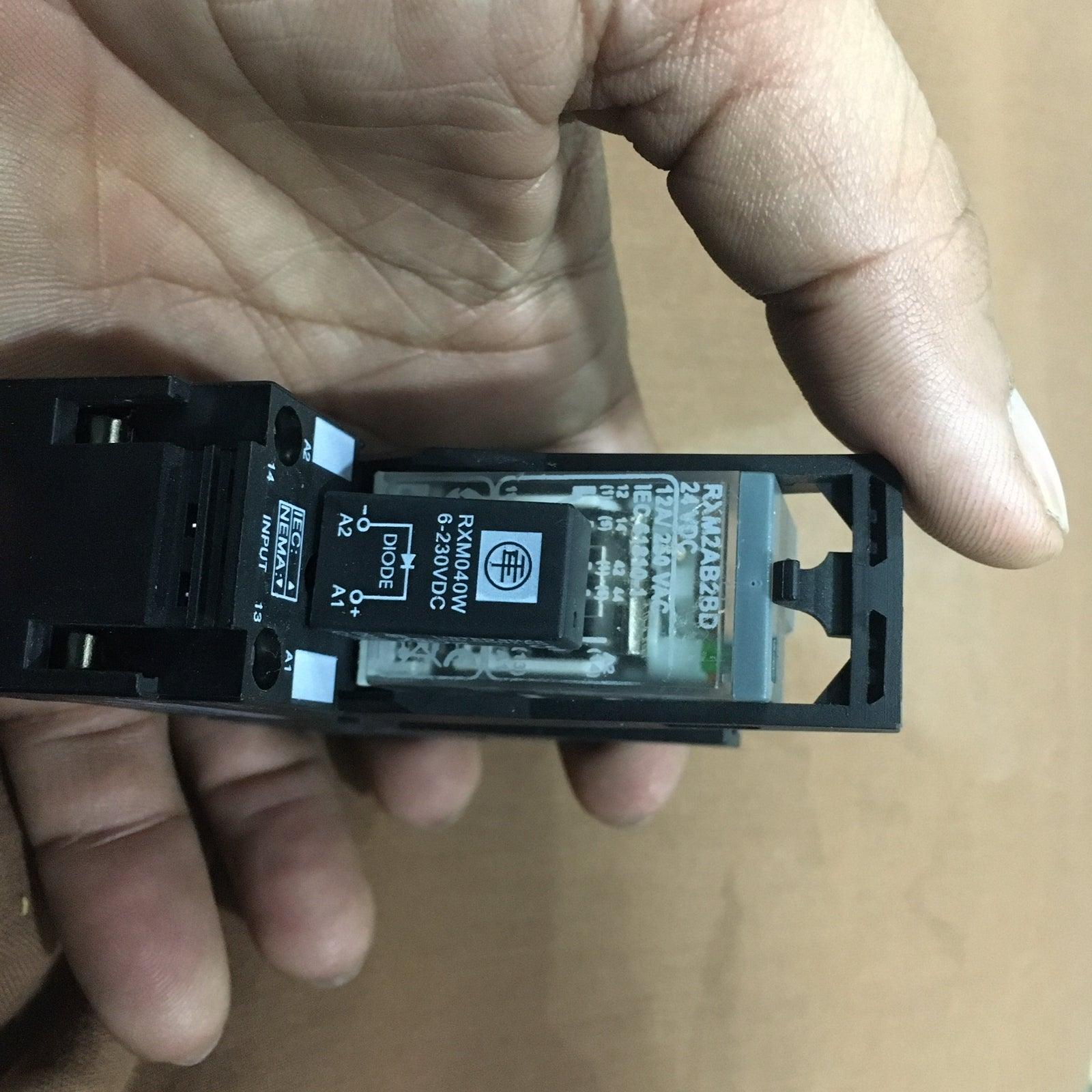 Schneider Electric RXZE2S108M Relay socket in Pakistan thumbnail 6
