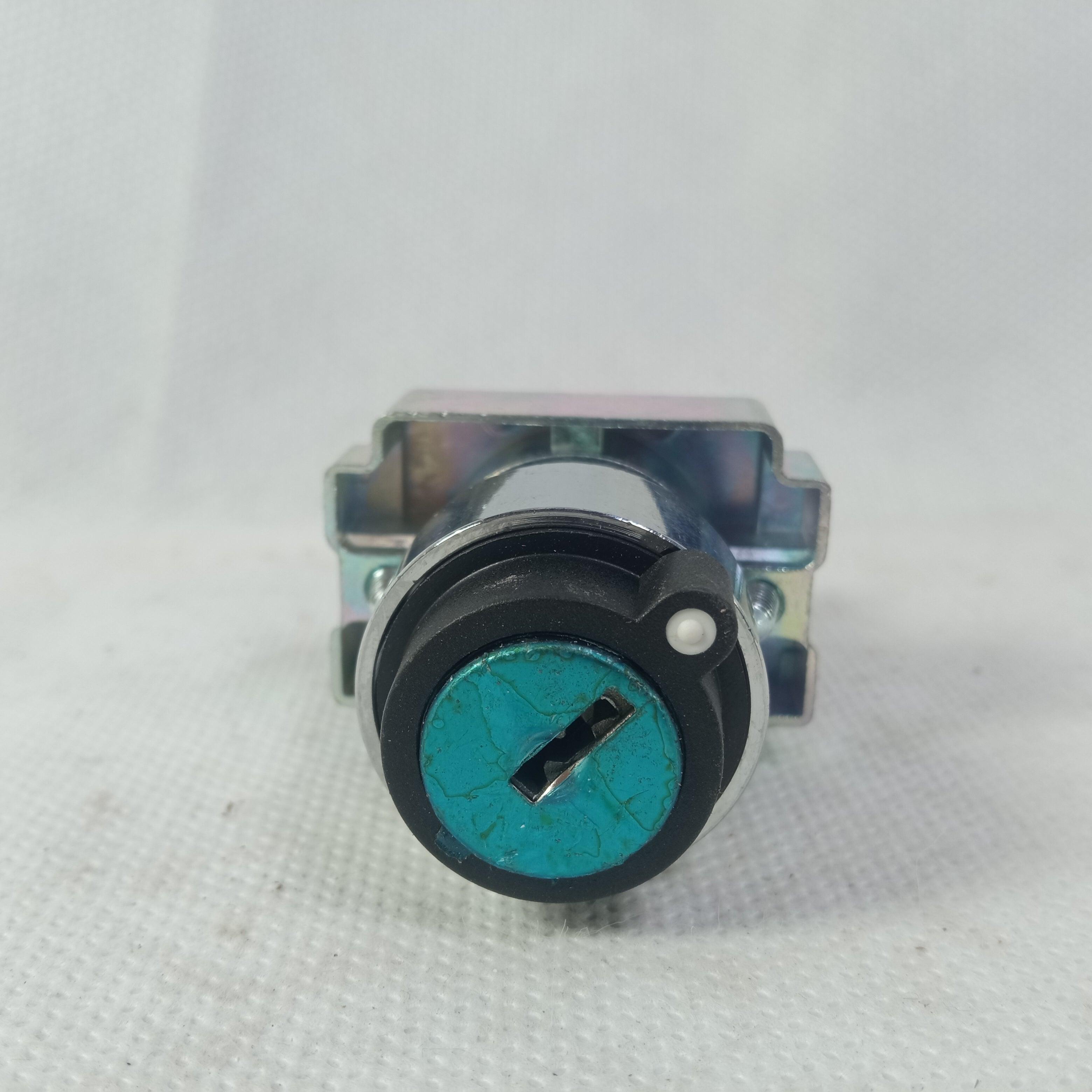 XB2-BG21 2 Position Selector Key Switch 1 no 22mm in Pakistan thumbnail 7