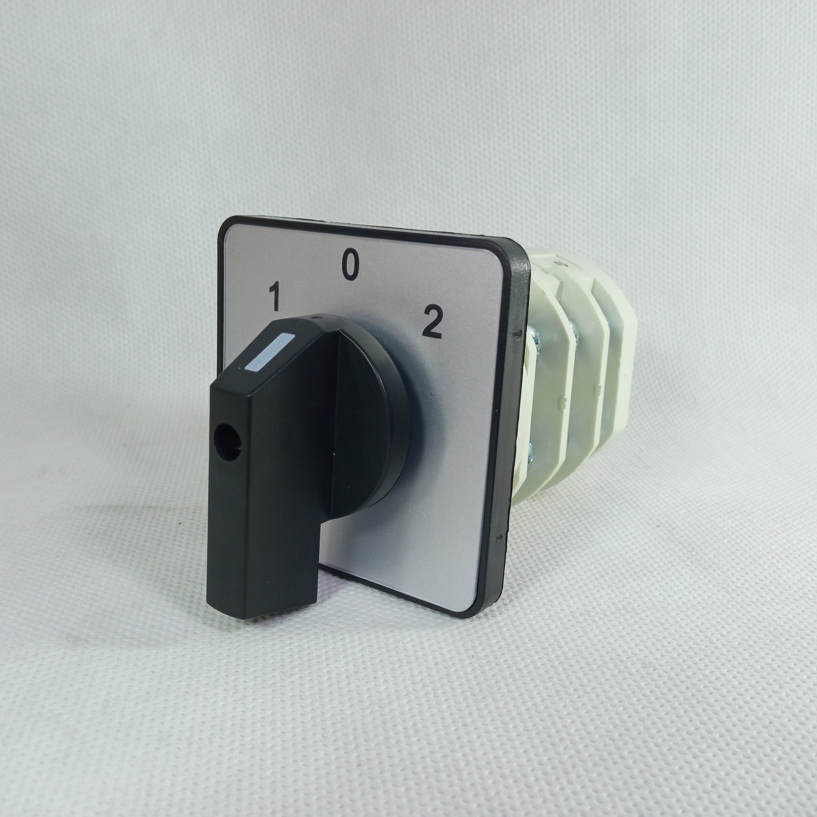 BRETER Cam Switch 1-0-2 Position Rotary Changeover Switches in Pakistan - 75A/2 thumbnail 3