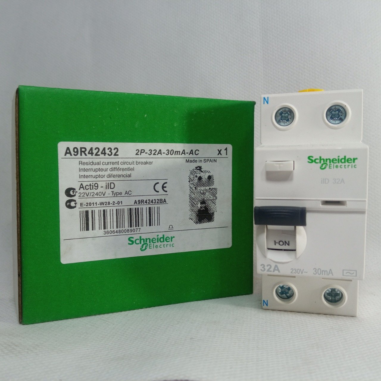 Schneider AC Circuit Breaker ELCB in Pakistan - 2 Pole / 25A