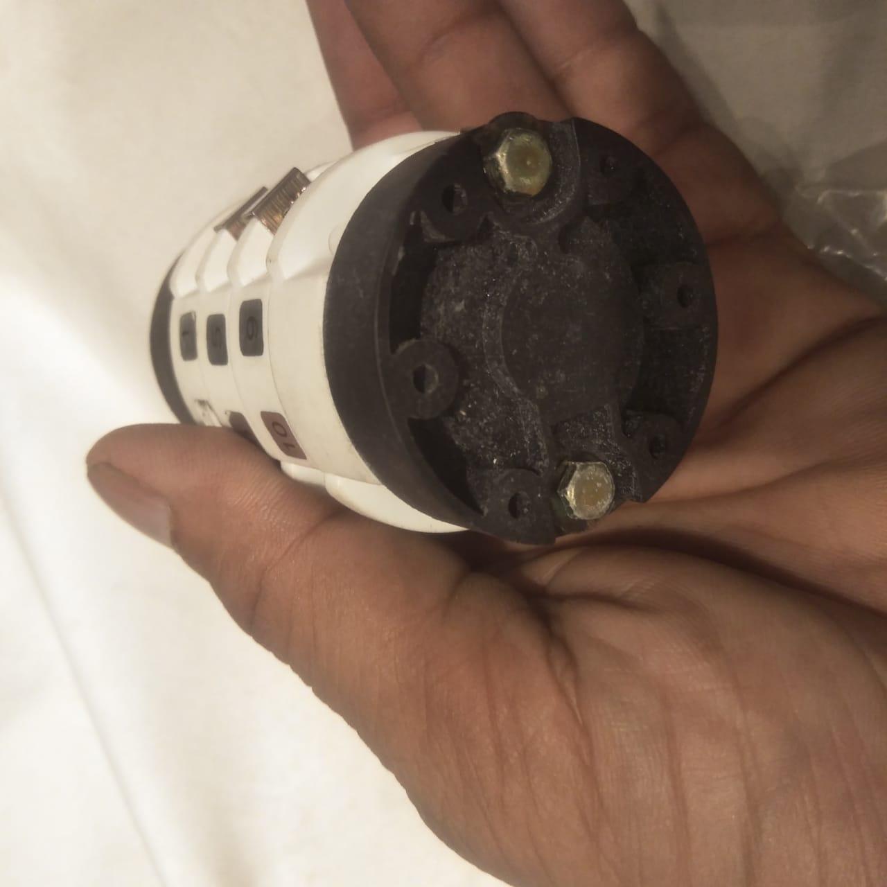 Breater 16 Amp Phase Selector Switches In Pakistan - 4 thumbnail 3