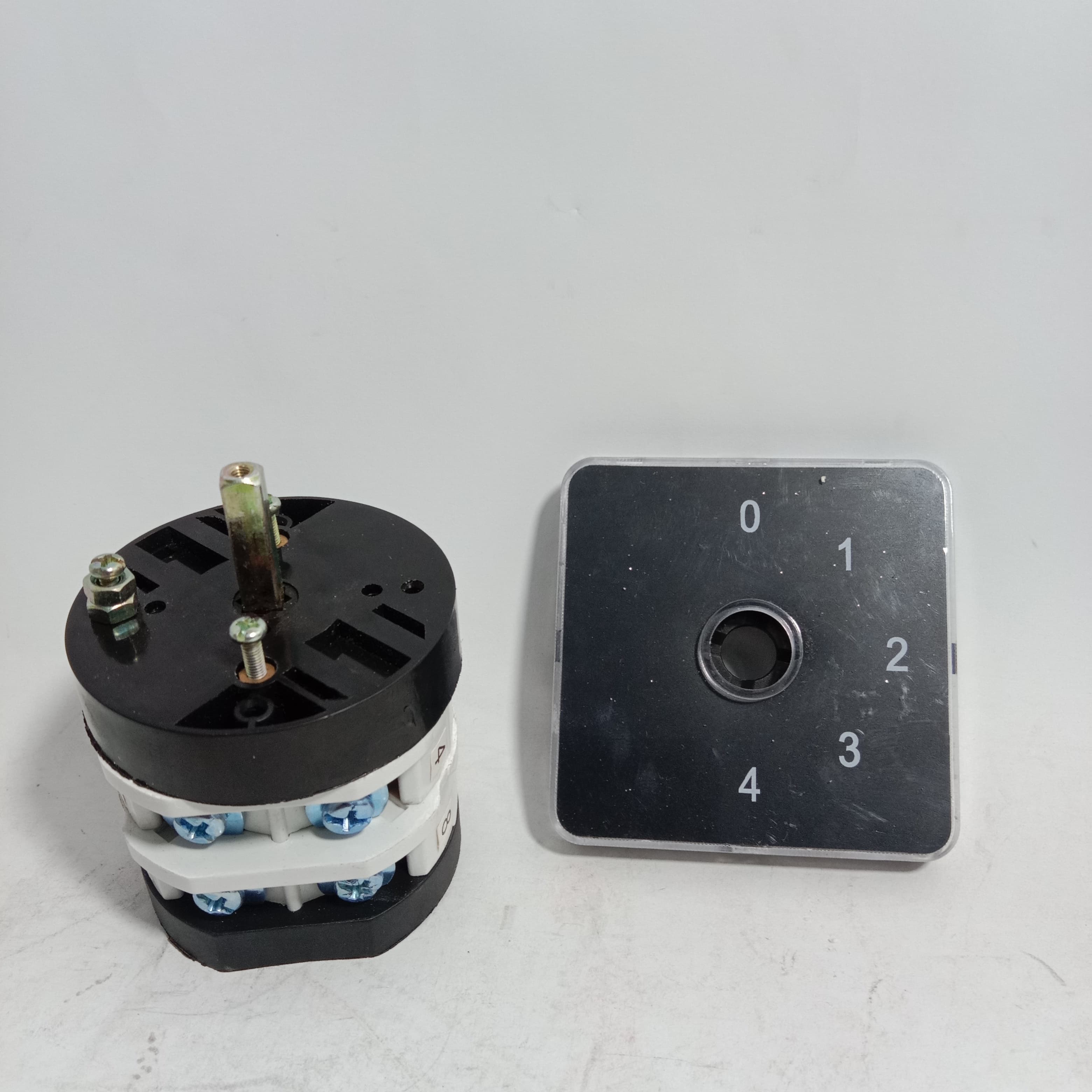 Breater 16 Amp Phase Selector Switches In Pakistan - 4 thumbnail 8