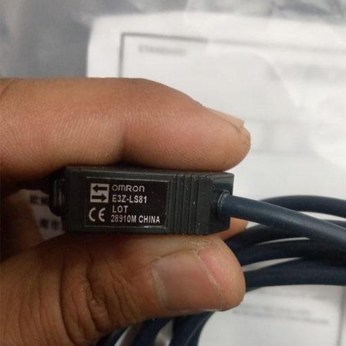 Omron E3Z-LS81   Distance-setting, Sensing distance 20 to 200 mm thumbnail 3