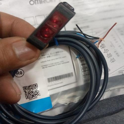 Omron E3Z-LS81   Distance-setting, Sensing distance 20 to 200 mm thumbnail 4